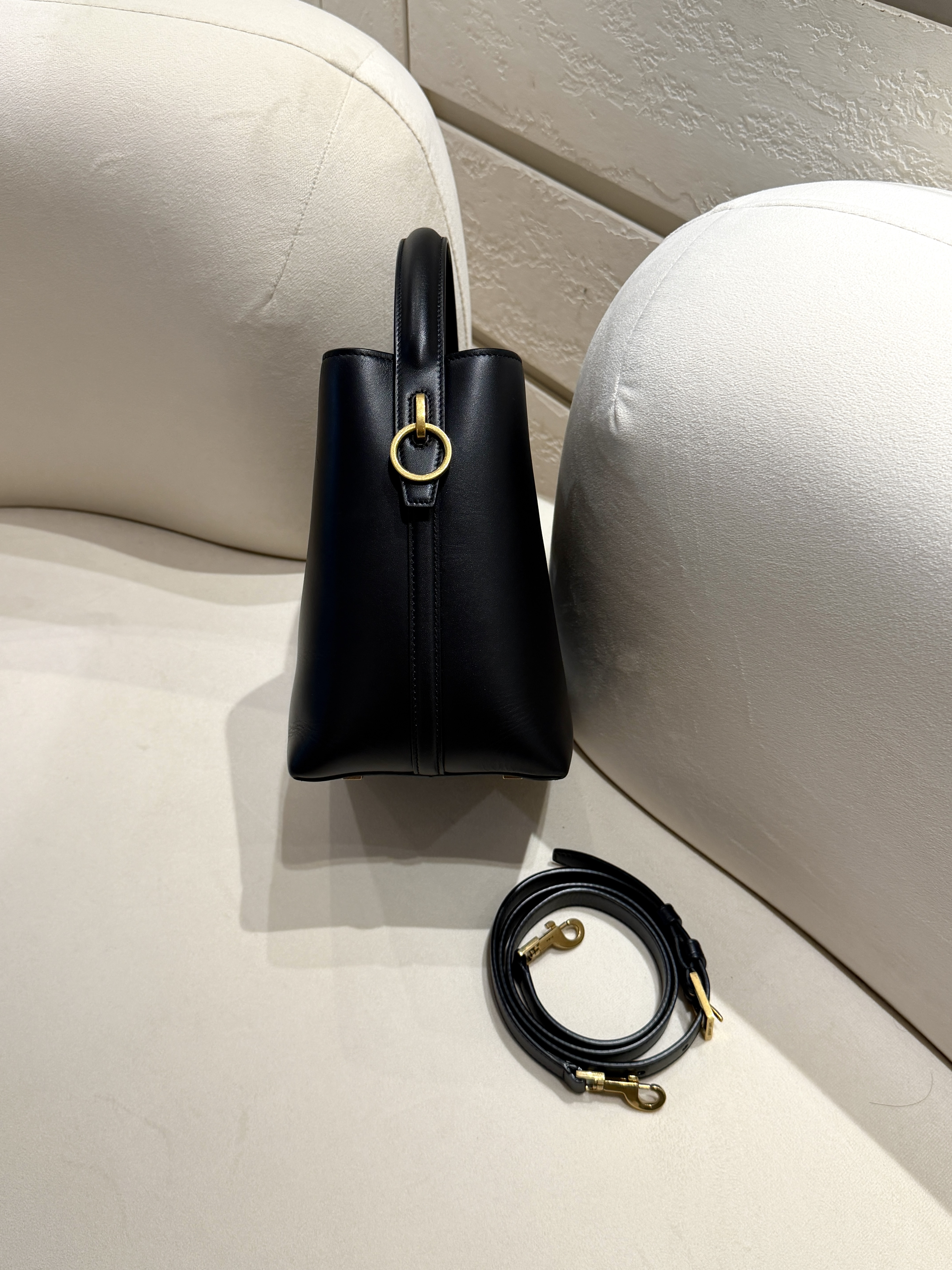 Saint Laurent YSL Le 37亮面皮革手袋 黑色