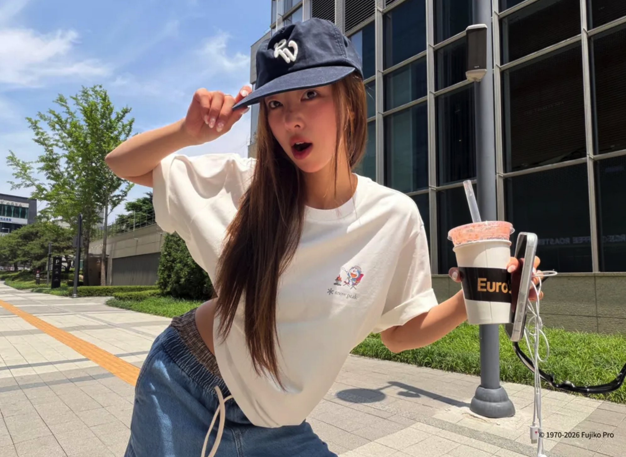 【現貨】snow peak X 哆啦A夢 Campfire Short Sleeve T-shirt 速乾材質 哆啦A夢與哆啦美烤棉花糖 短tee S26MUFTS95