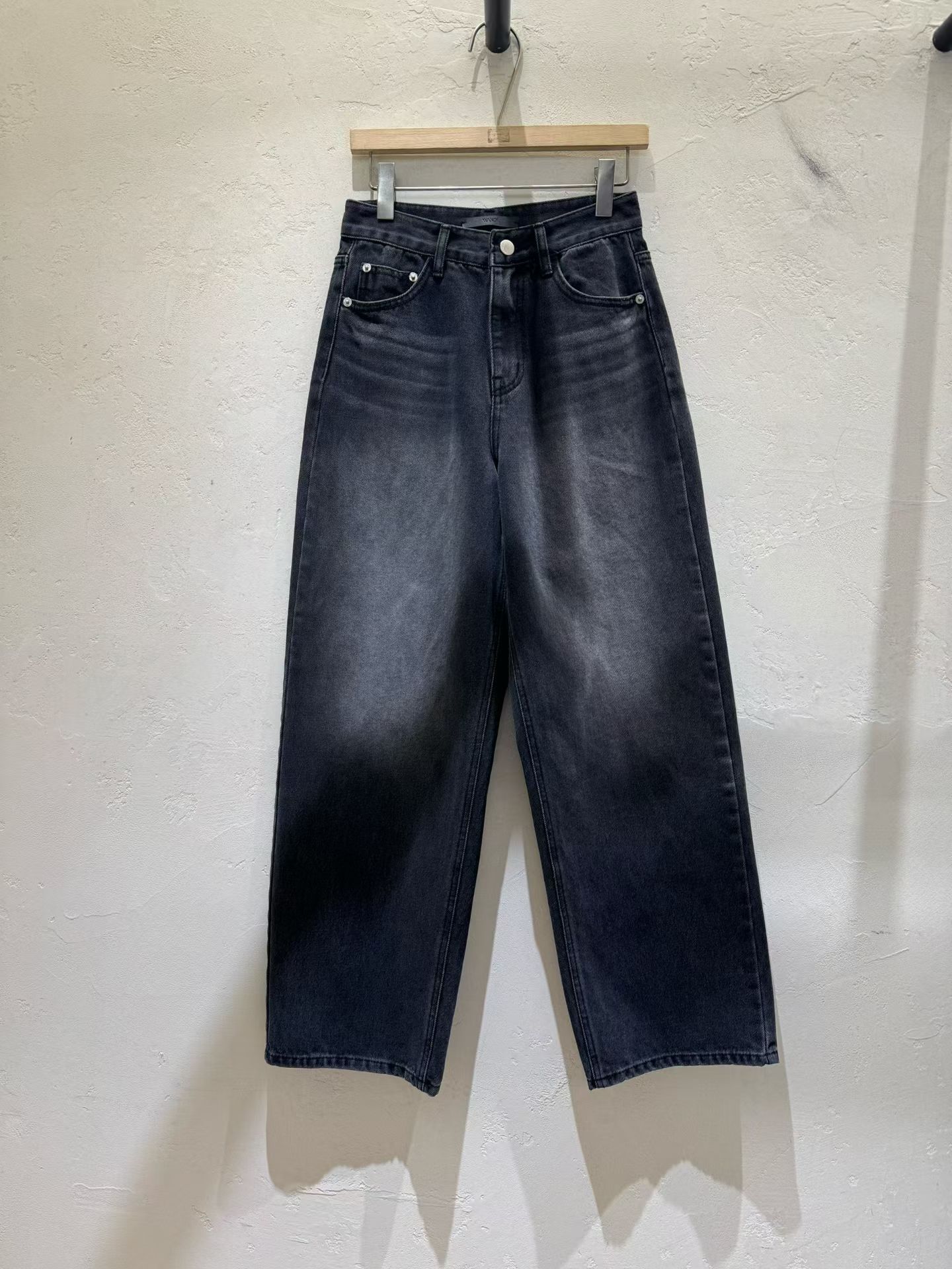 WJ6337 霧灰貓鬚洗水垂感牛仔褲