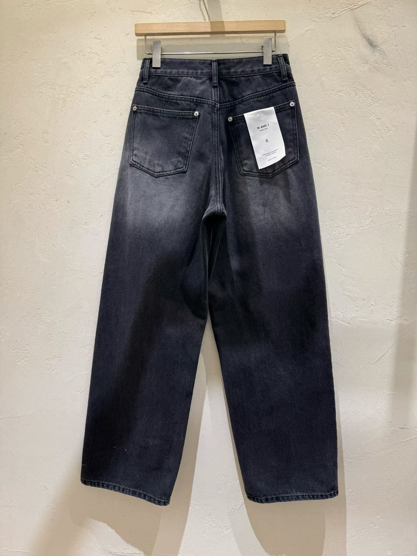 WJ6337 霧灰貓鬚洗水垂感牛仔褲