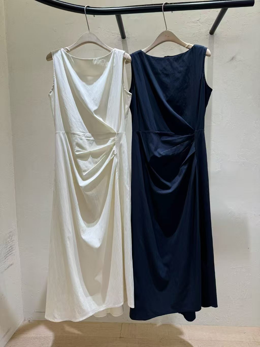 WJ6355 腰綫皺皺修身背心圓領連身裙