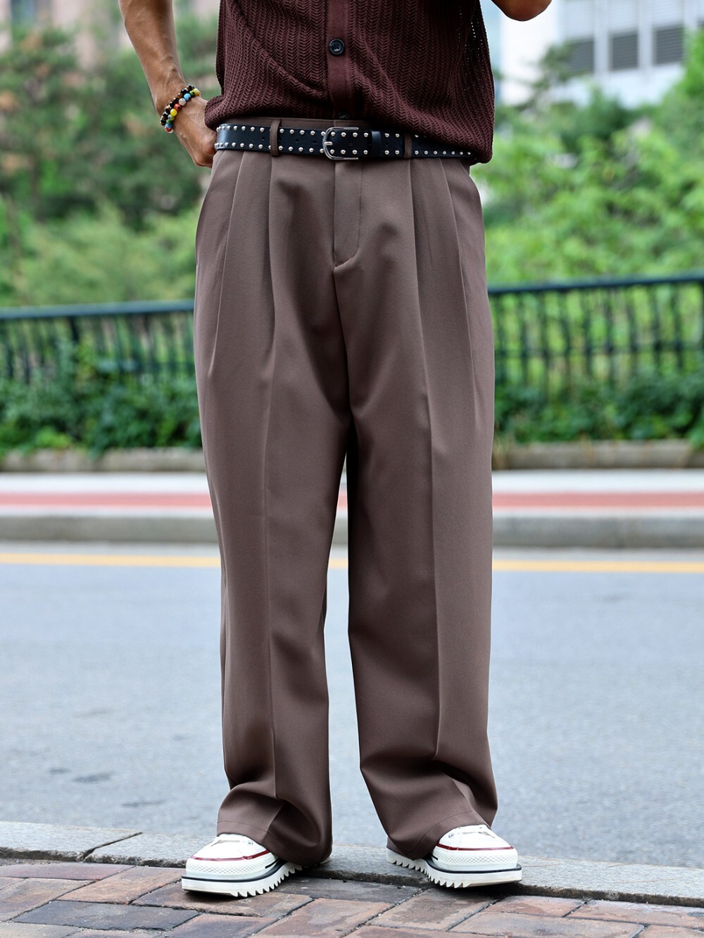 Deep double-pleated wide-leg pants