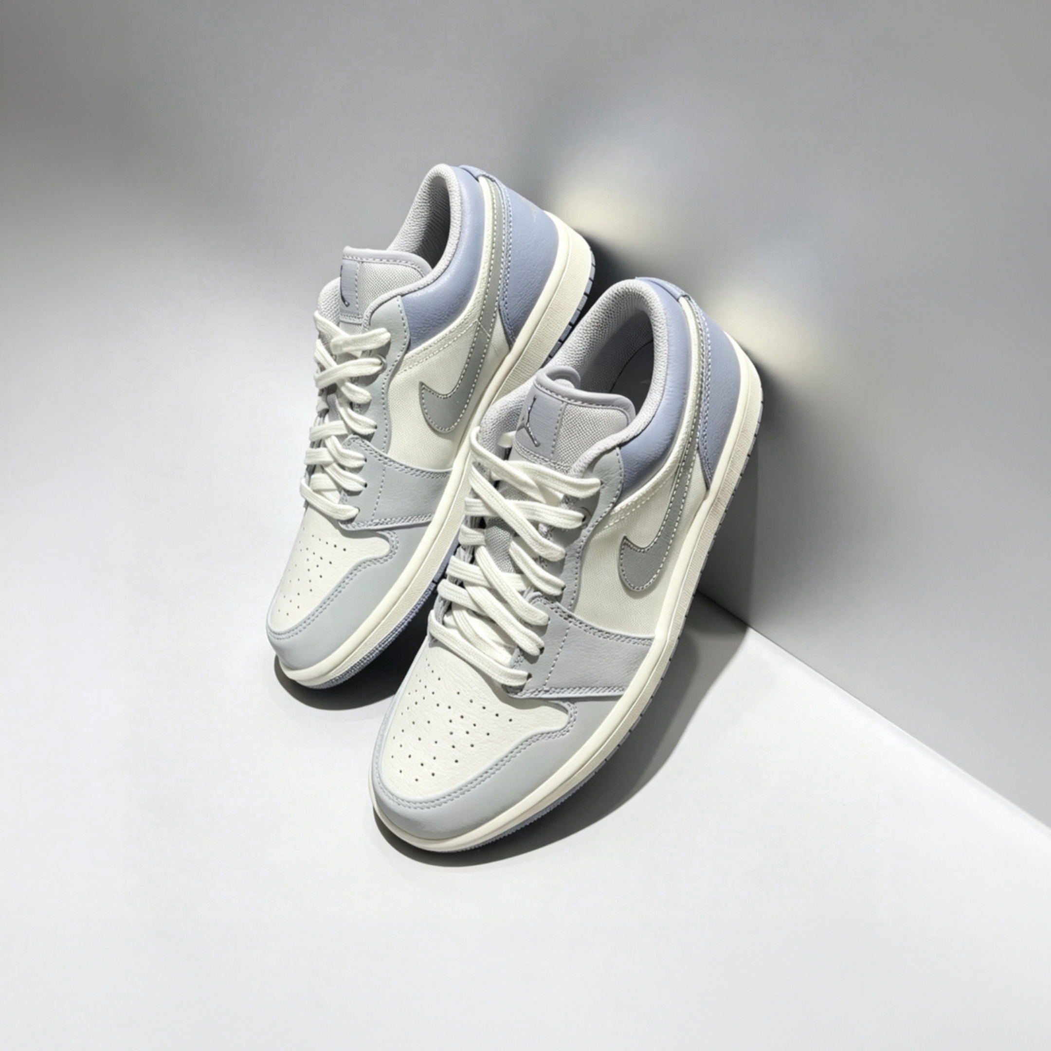 NICEDAY 代購 Nike Air Jordan 1 白銀 灰藍 復古 灰 藍 反光 淺藍 IX5003-101