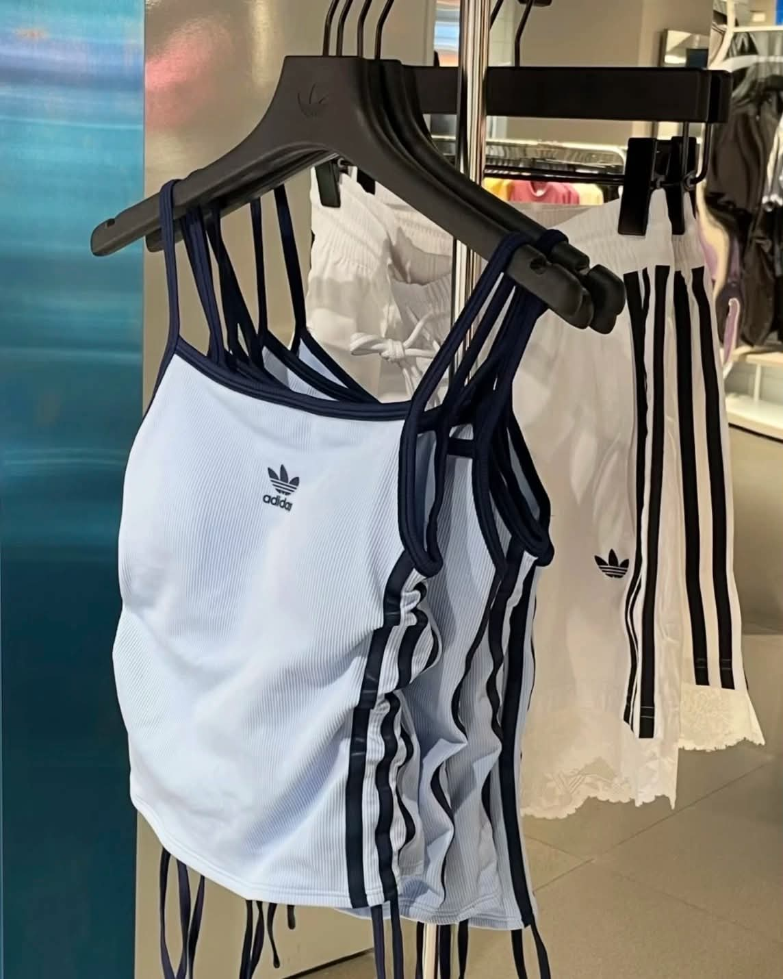 ADIDAS 女裝 自帶胸墊 抽繩細肩帶背心 BLUE