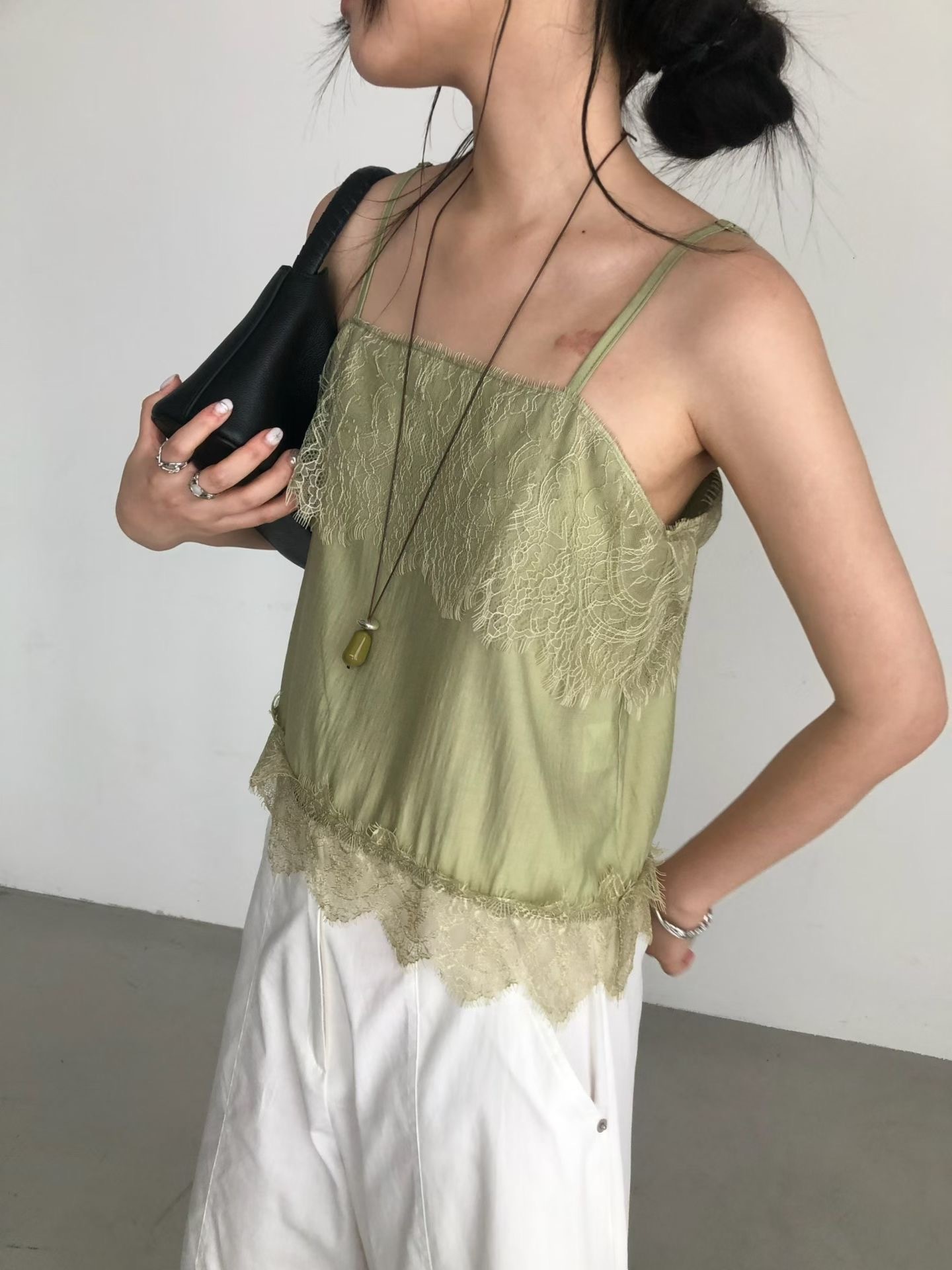 睫毛蕾絲片細肩帶背心