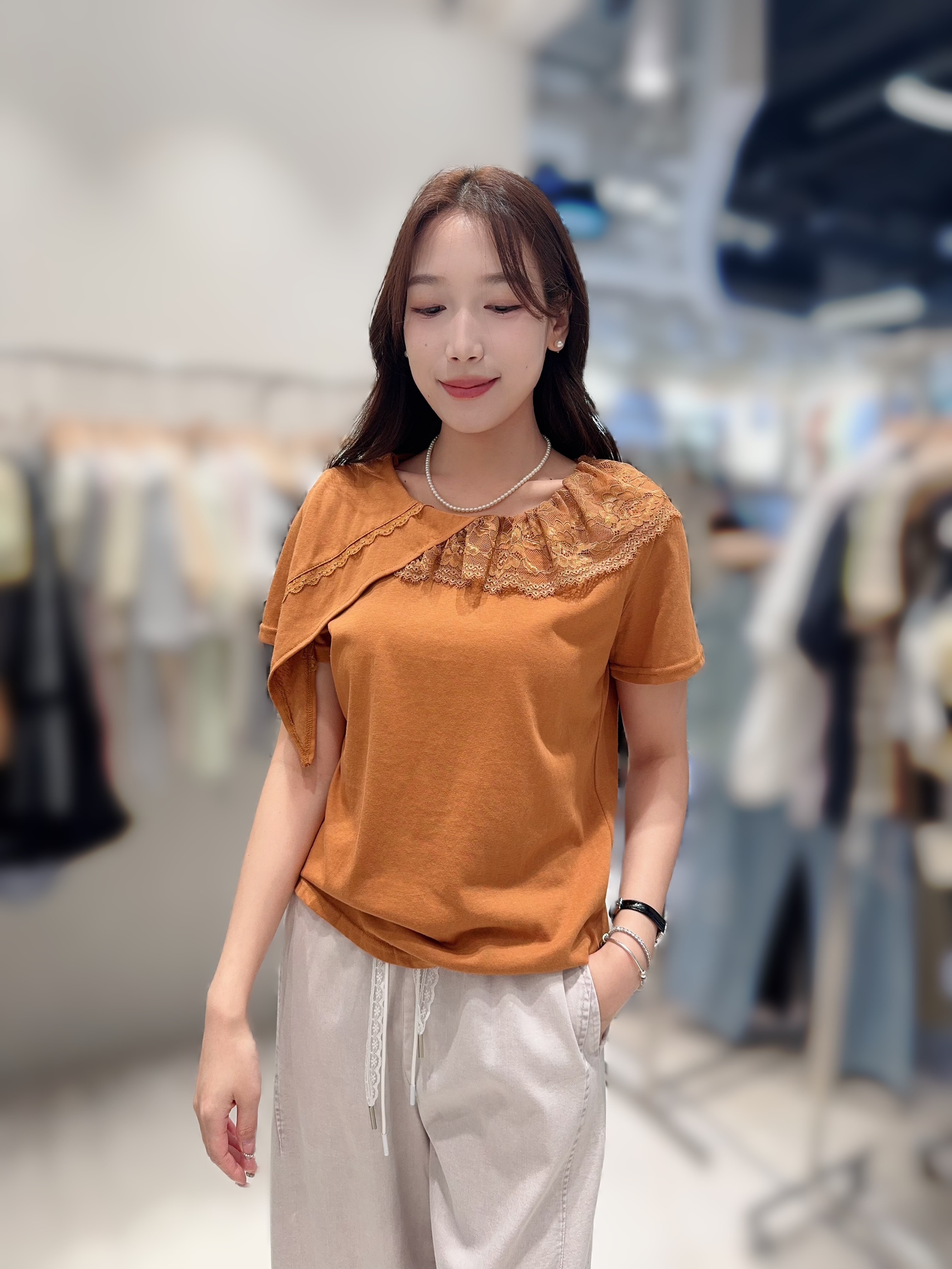 W37 胸長 $399