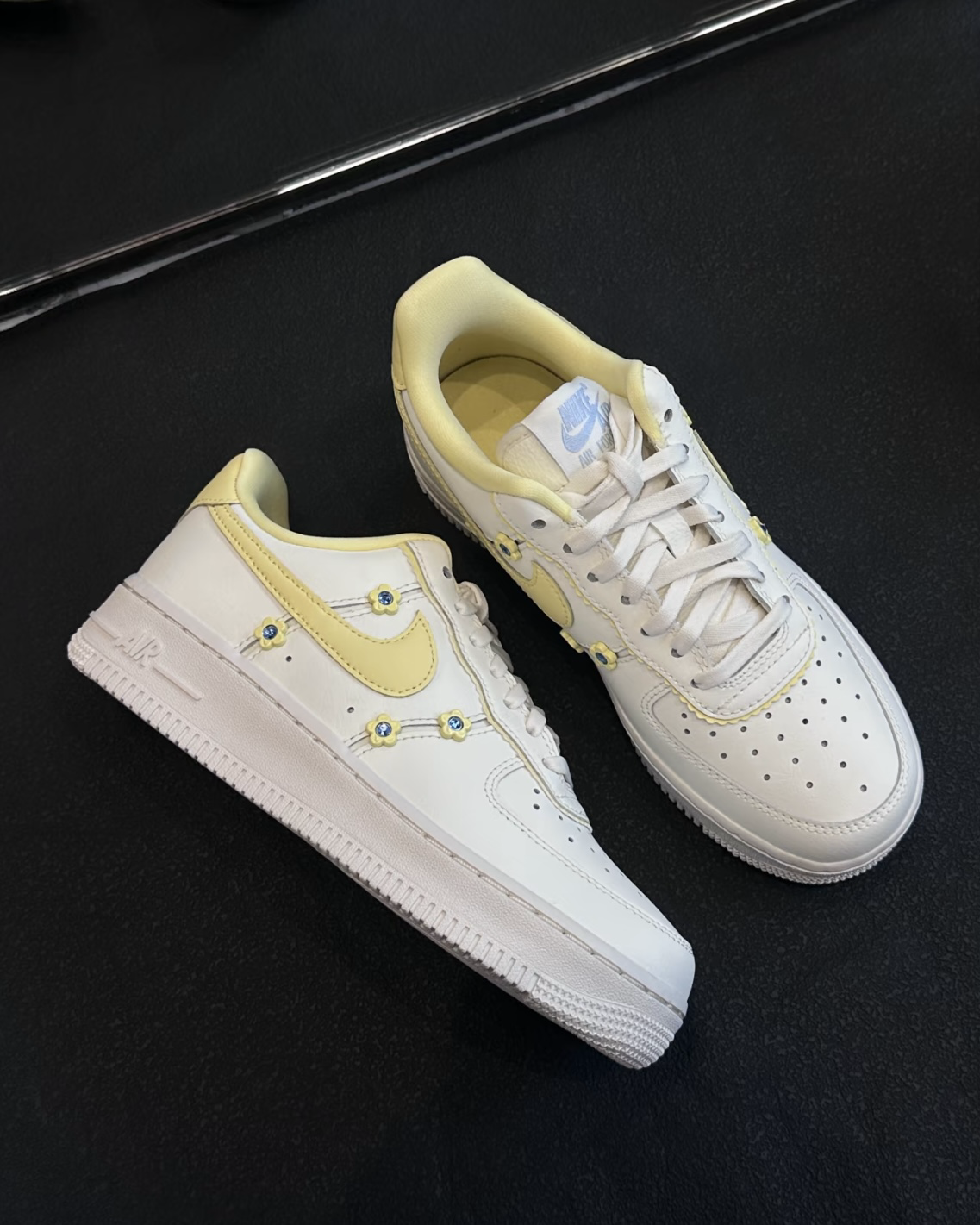 NIKE AIR FORCE 1 檸檬黃 奶油小黃花 低筒休閒鞋 女鞋