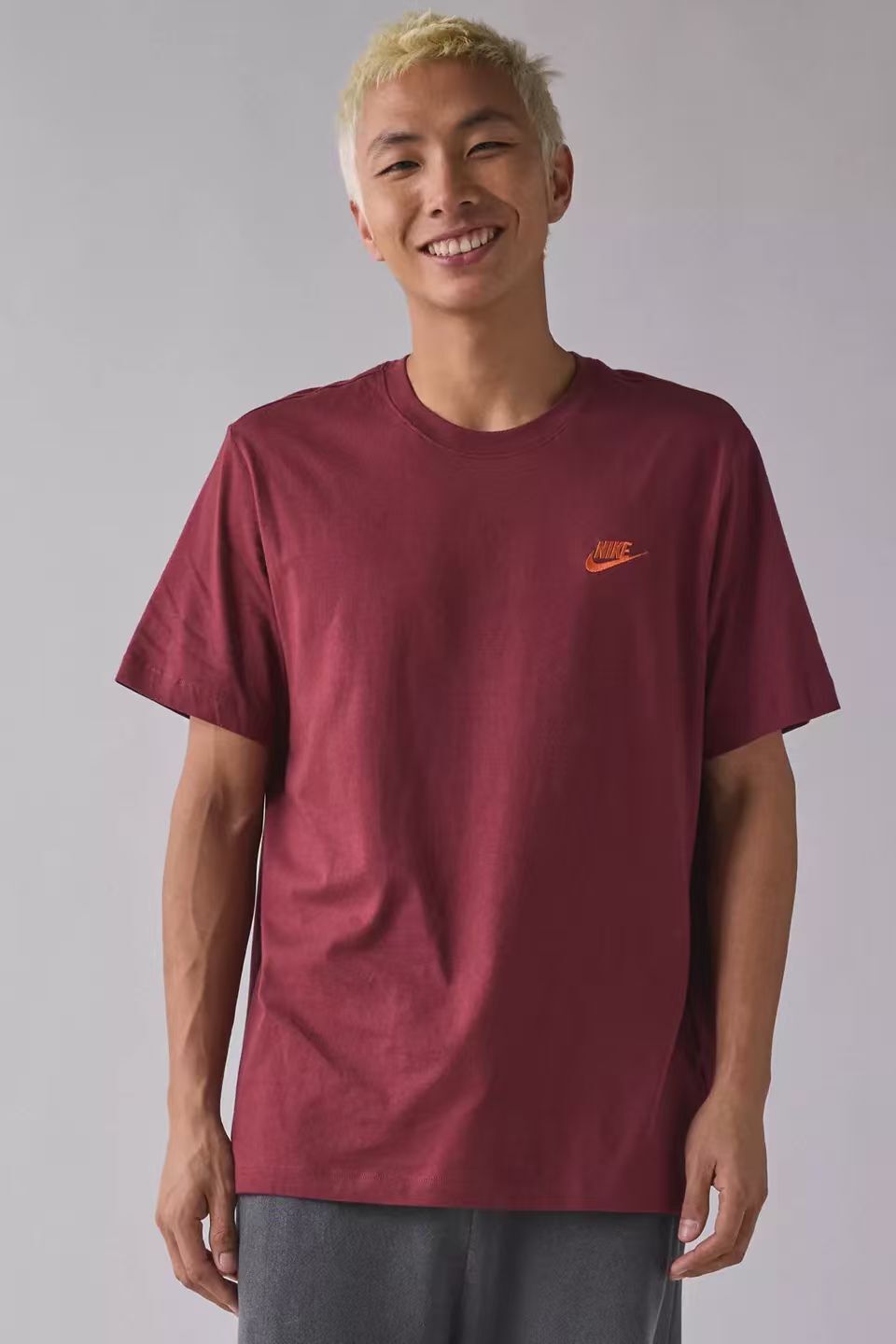 【預購】Nike H070112 Sportswear Club 男裝短袖上衣 (酒紅色)