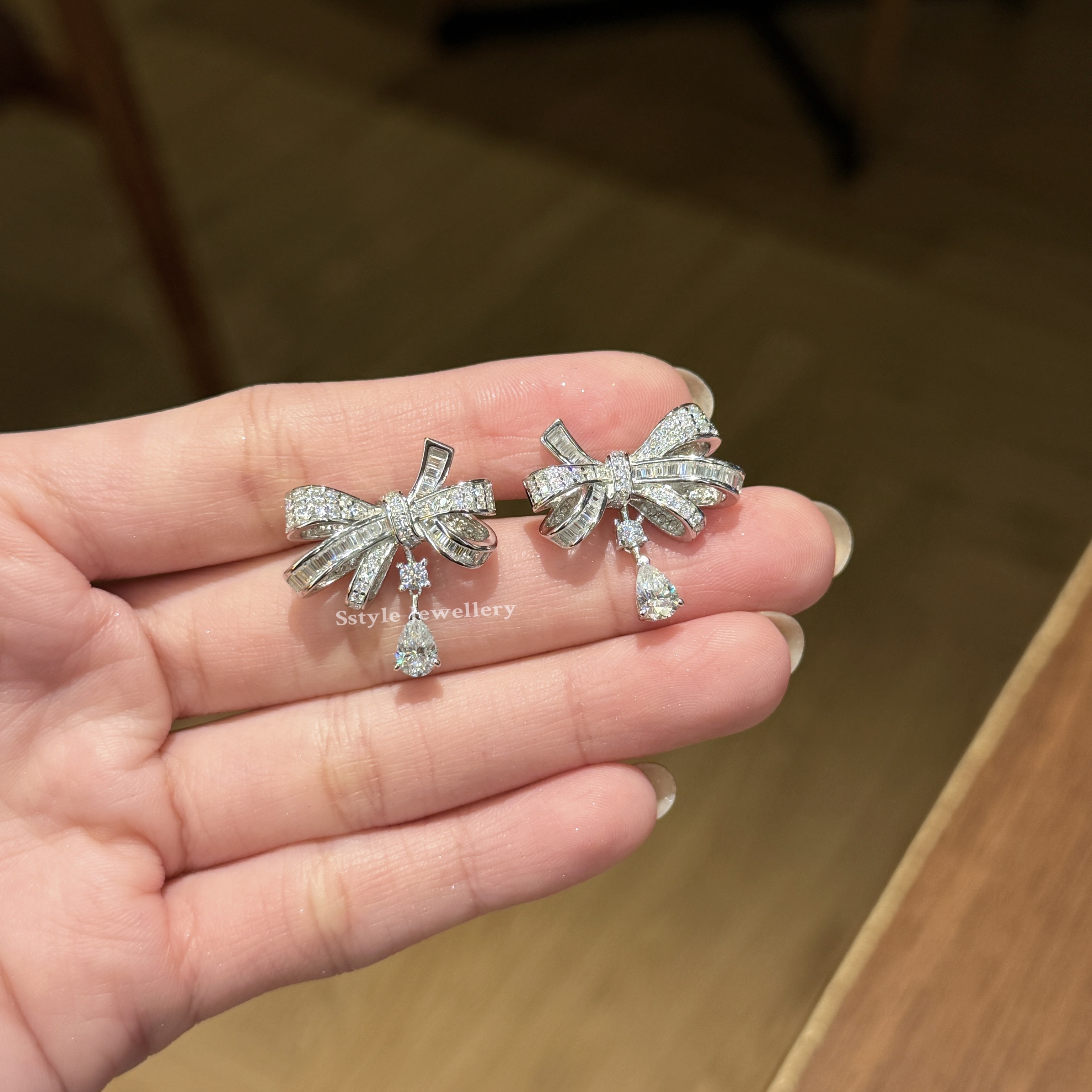 BOW Moissanite Earrings