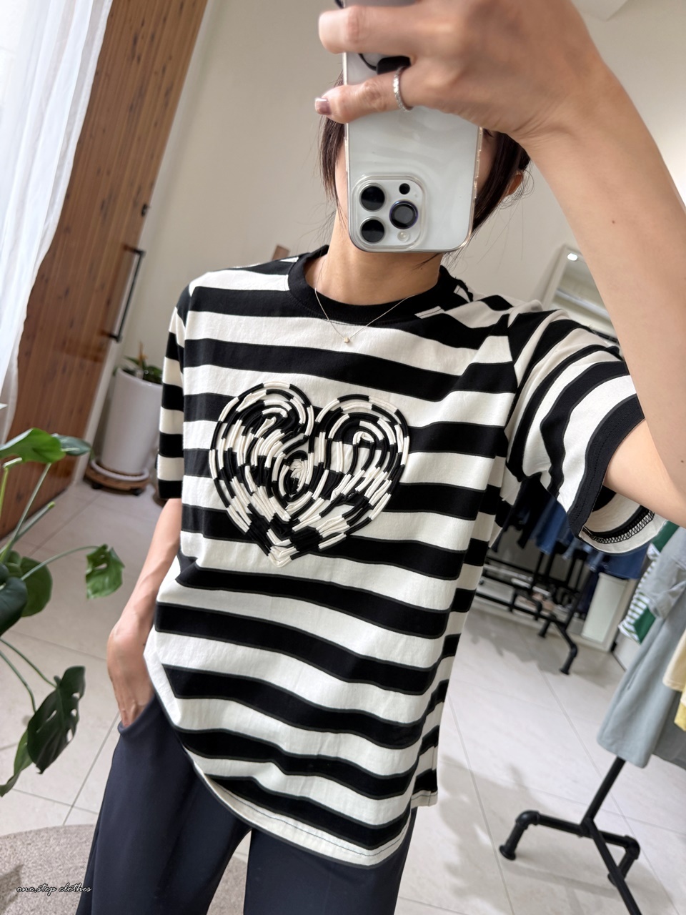 正韓深藍纏繞愛心橫條T