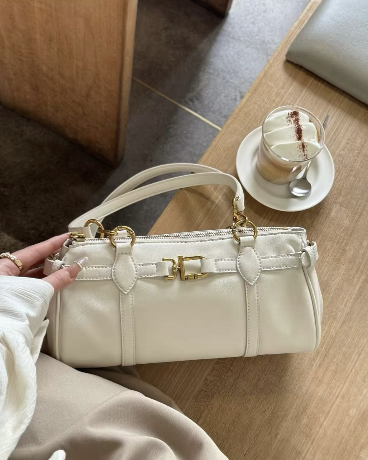 CHARLES & KEITH 小CK Gwynne 金屬釦托特包 法棍包 單肩包 肩背包 腋下包 3色