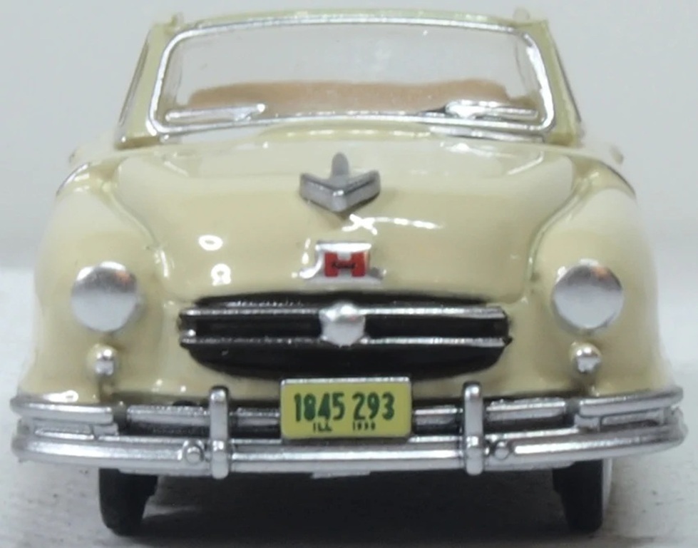 Oxford 87NR50002 HO規 1950 年 Nash Rambler Custom Landau 開篷敞篷車（香檳象牙白）