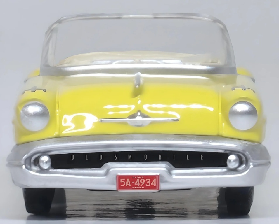 Oxford 87OC57001 HO規 1957 年 Oldsmobile 88 敞篷車（科羅納多黃）