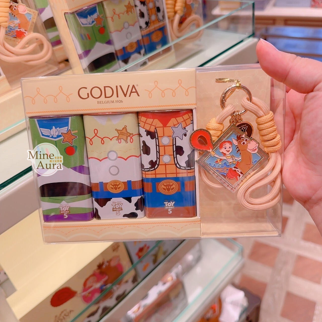 玩具總動員 Toy Story x GODIVA 聯名 巧克力球 隨身鐵盒 3入組 + 鑰匙圈 吊飾 禮盒 -香港迪士尼樂園