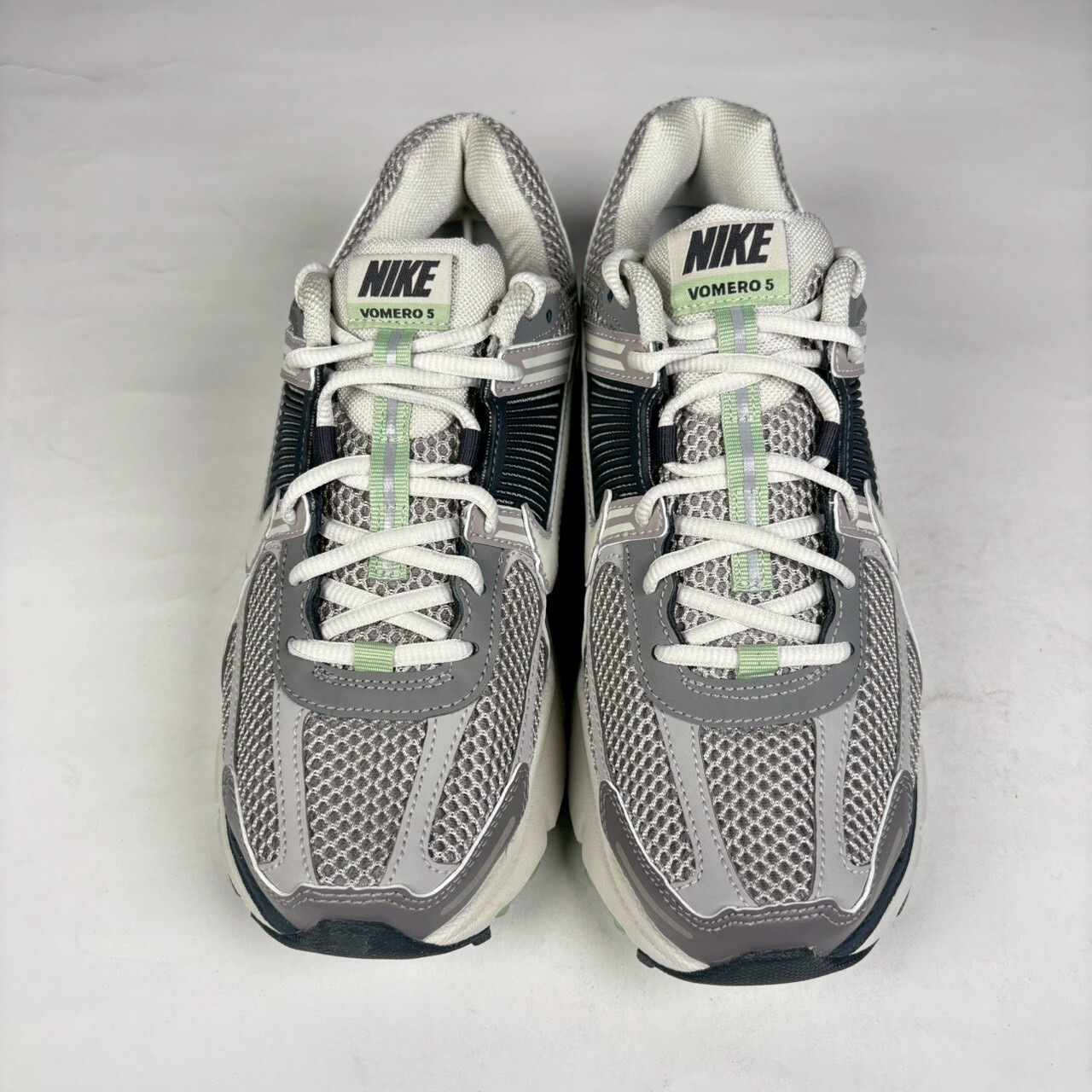 微瑕疵-大小腳(L:9.5；R:8.5) FB8825-001/8.5 Nike Zoom Vomero 5 "Cobblestone" 復古 灰 慢跑 女鞋