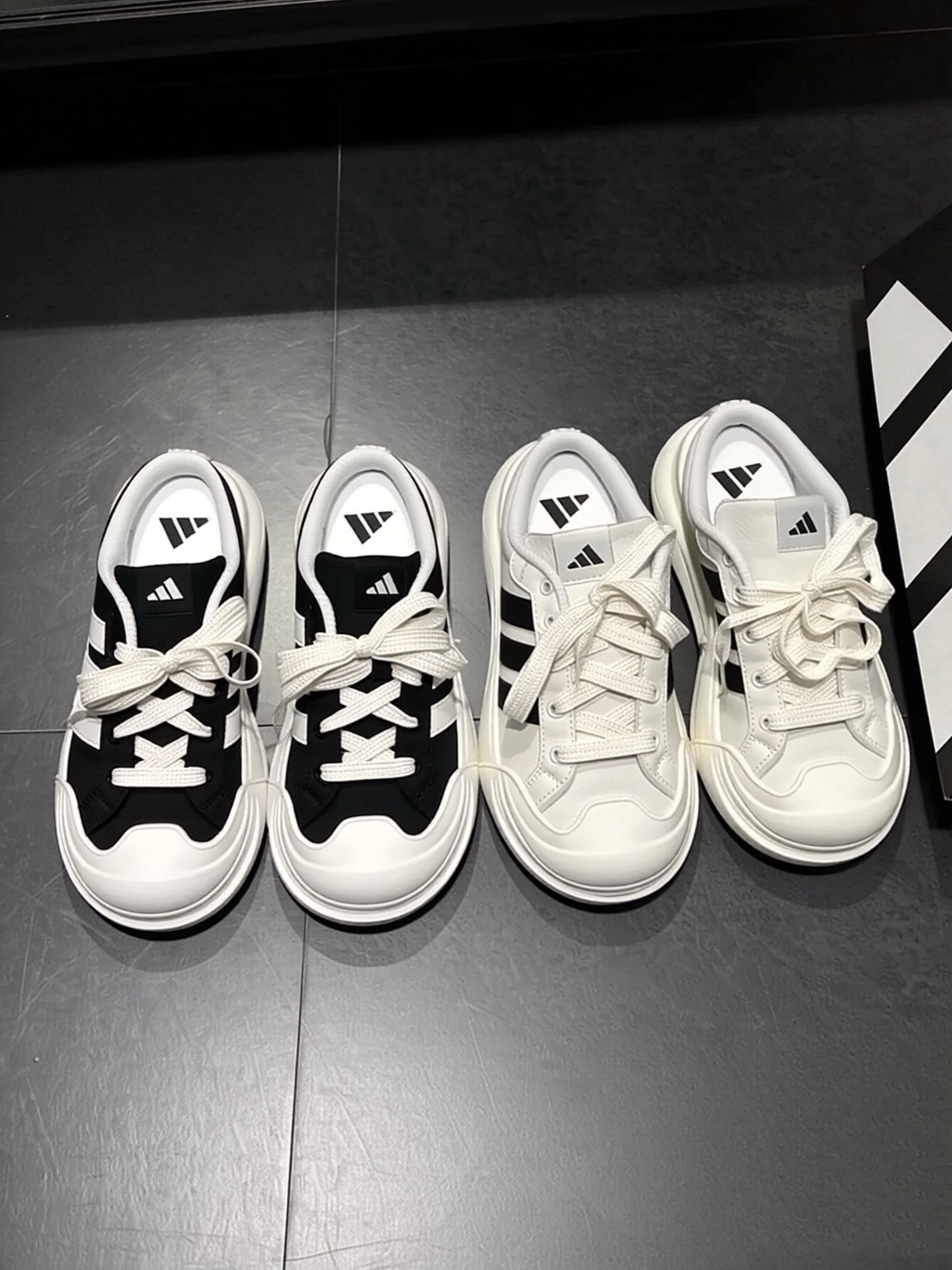 【預購】ADIDAS ORIGINALS MAXXCOURT MULE 厚底麵包穆勒鞋 黑色 奶油白 男女同款 LA4473 HQ9514