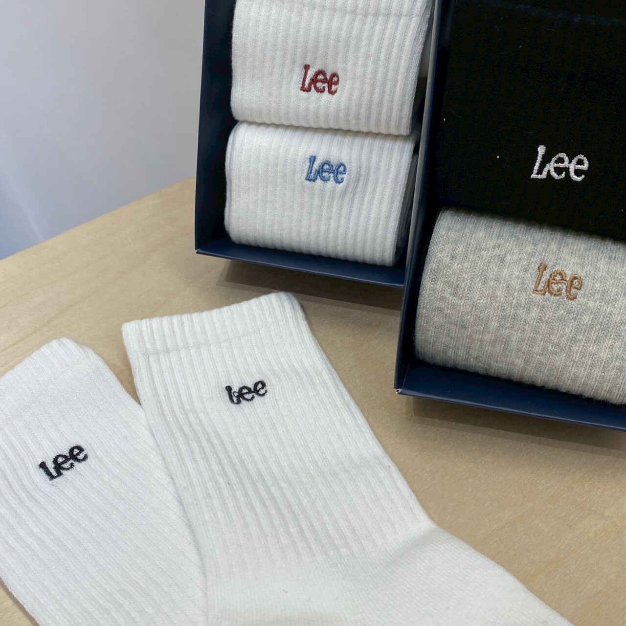 Lee 經典刺繡中筒襪(三入組) LE2501SK71