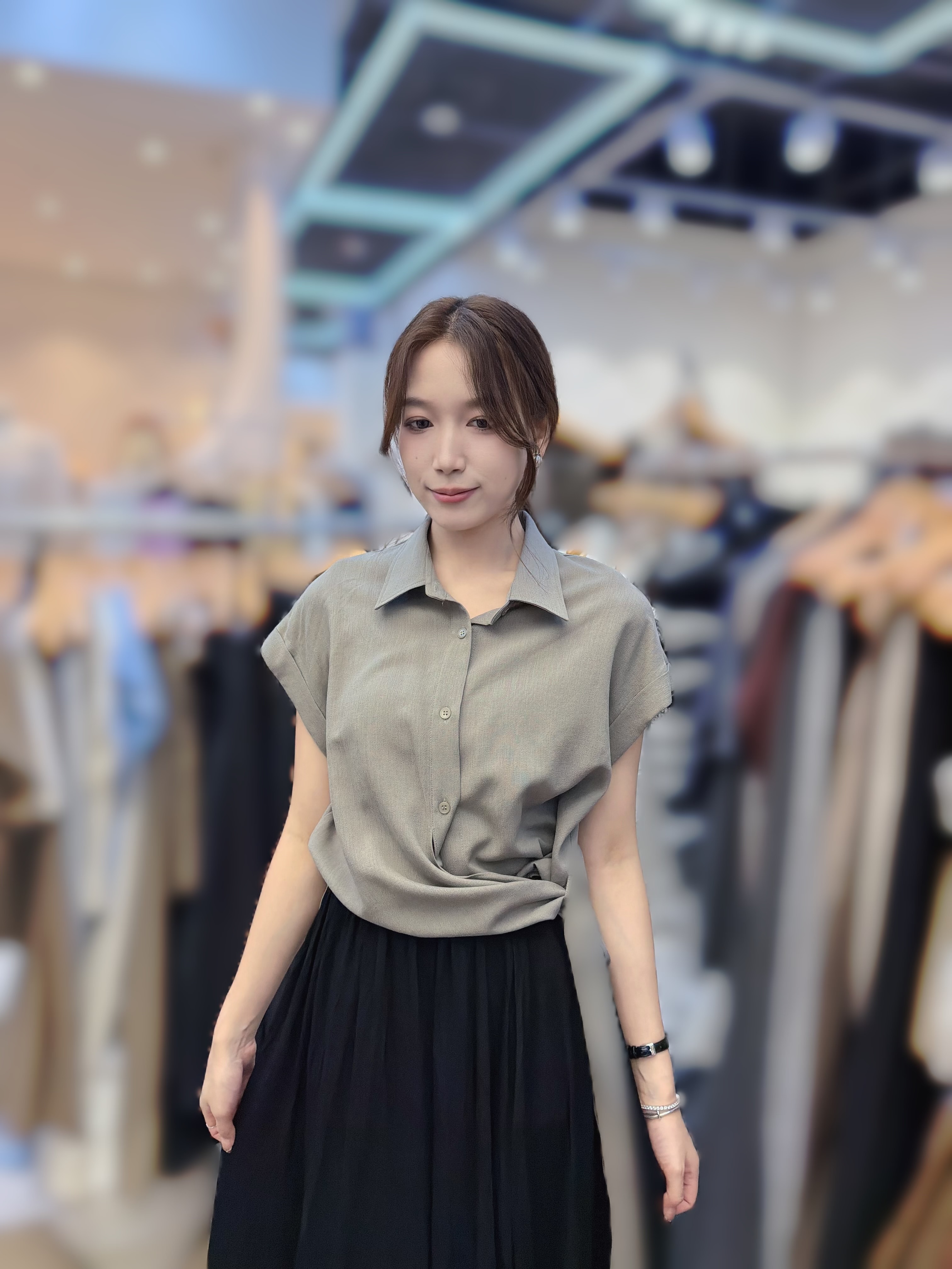 SS71 胸42 長28 $399 (一口價)