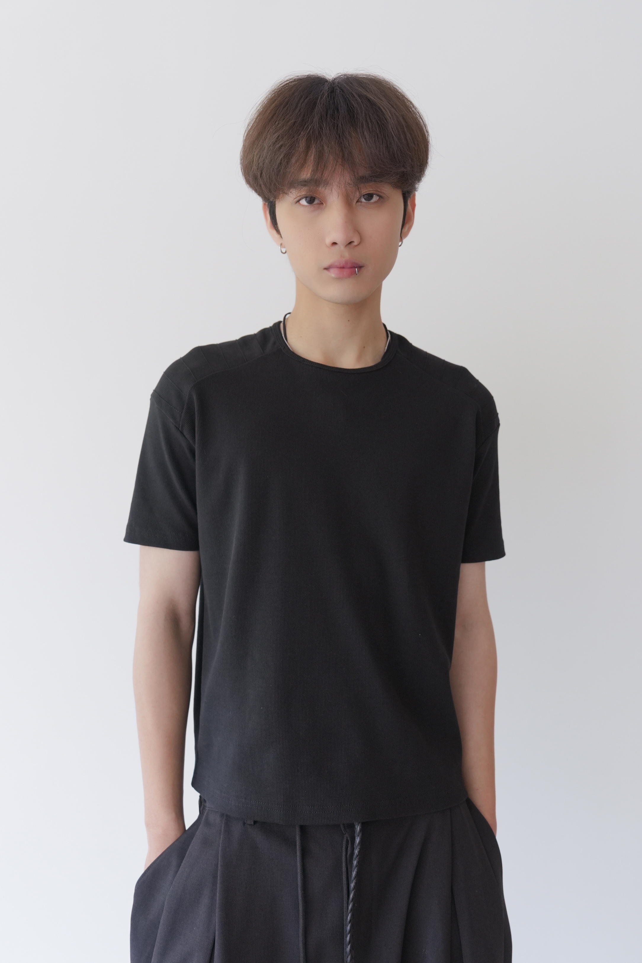 shoulder line crop tee #上衣