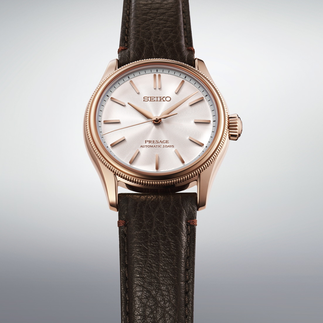萬年鐘錶 - SEIKO Presage  富岡絲綢限量版珍珠光澤面盤皮革款機械錶 HCC008J1 / 6R51-00N0J 錶徑38MM