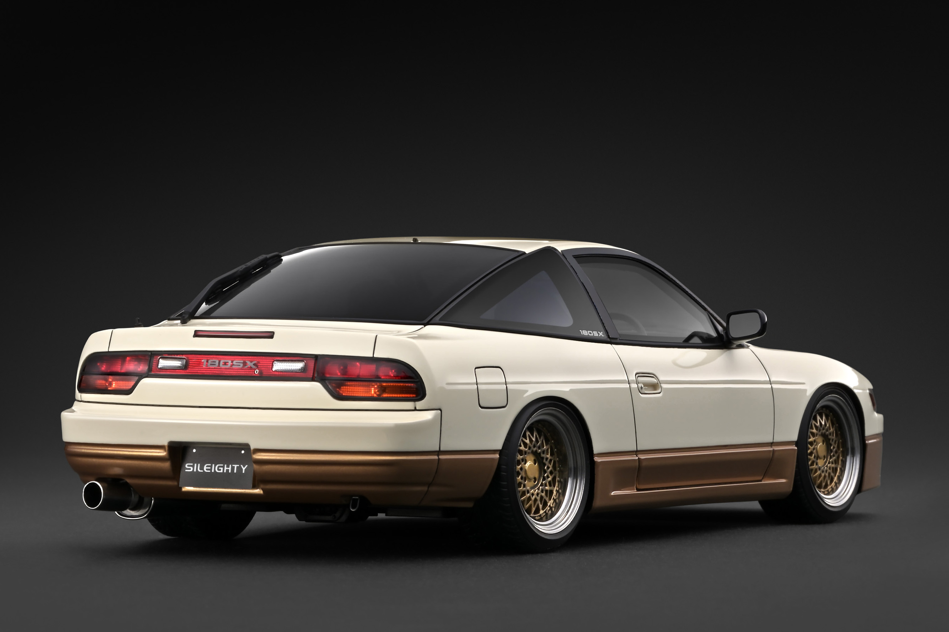 [預訂] Ignition Model 1/18 日產Nissan Sileighty  白／金色