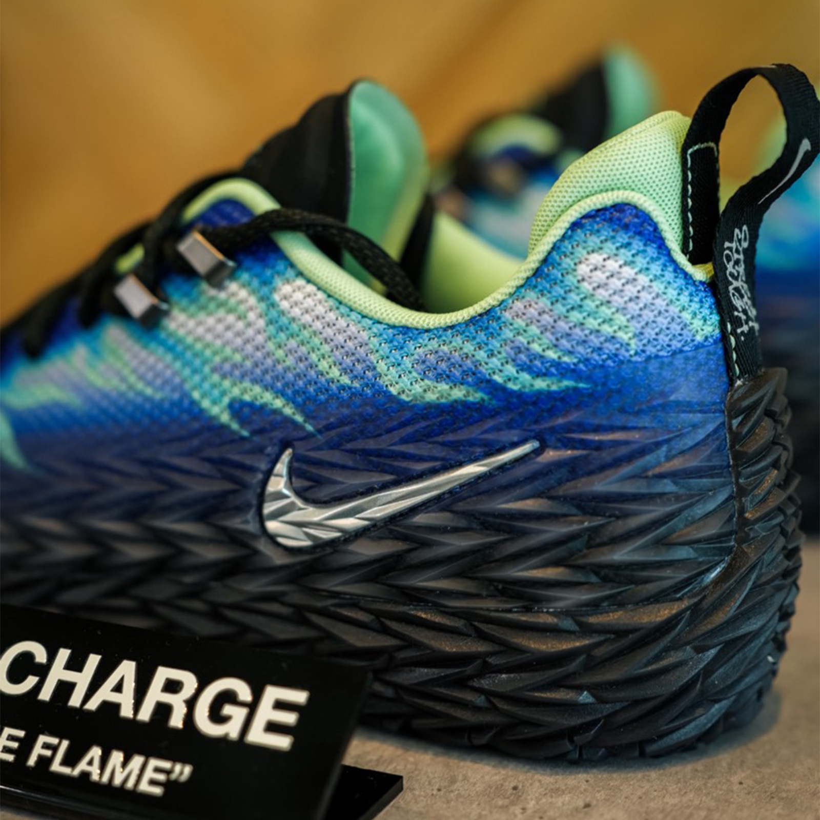 NIKE S.T. CHARGE EP "Blue Flame" 藍焰 藍火焰 藍黑 漸層 3D浮雕 冰晶底 實戰籃球鞋 IW1897-400