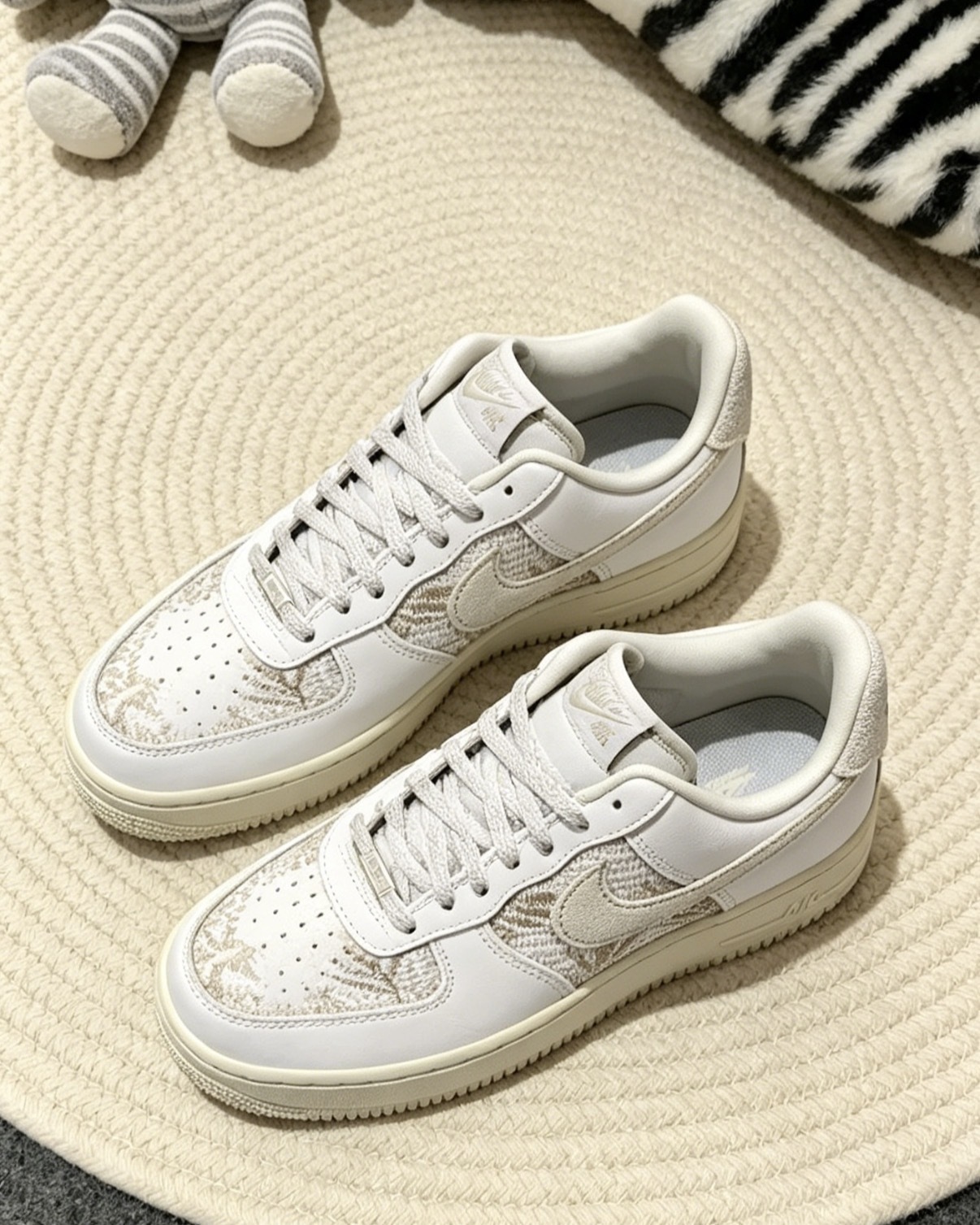 女鞋 NIKE W AIR FORCE 1 '07 REC 淺卡其白 刺繡 編織 皮革 休閒鞋【IW2347-002】AF1 WAF1