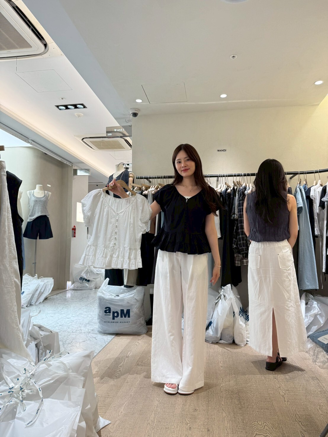 WJ6352 荷葉下擺公主飛飛袖排扣上衣