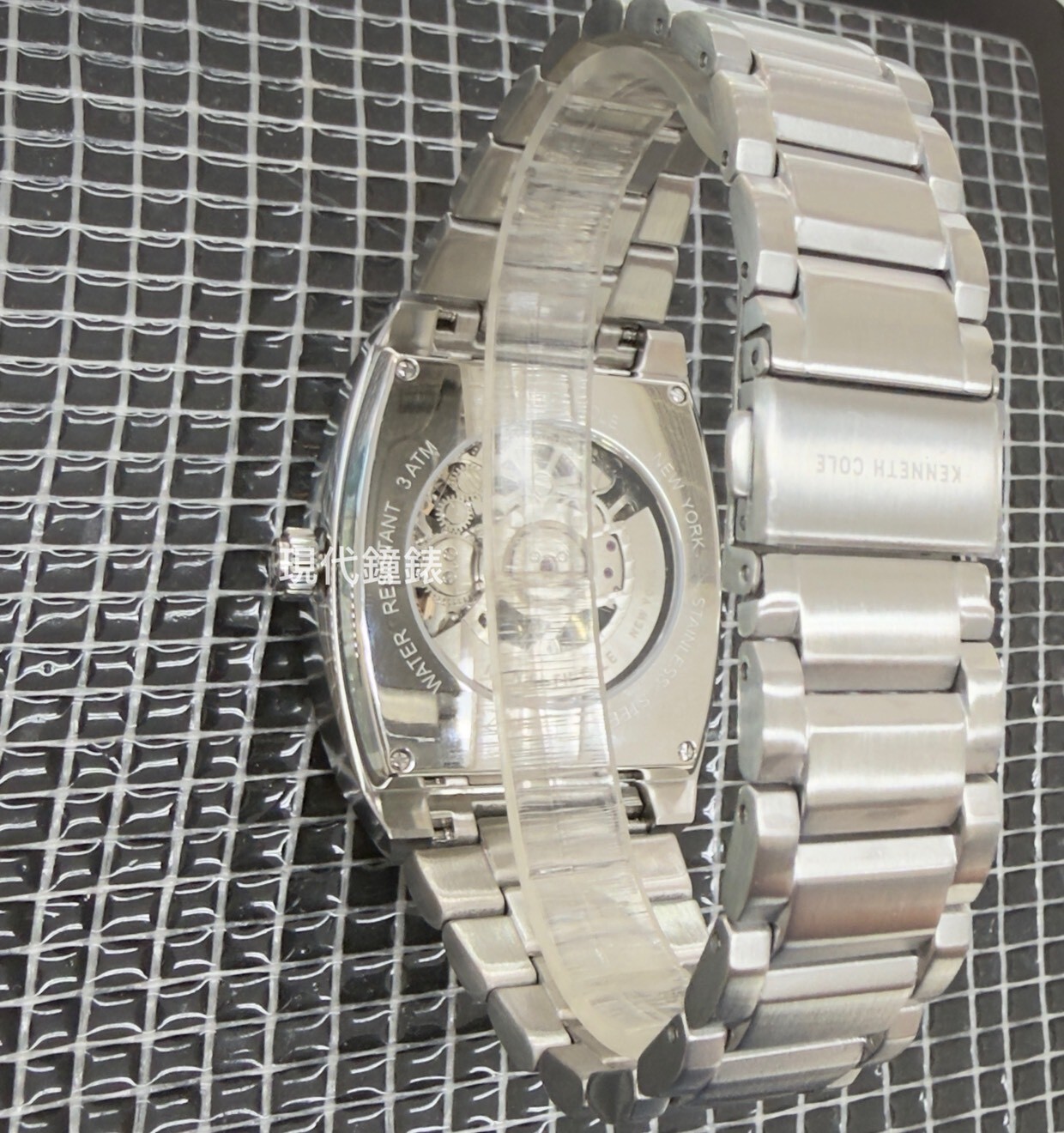 【KENNETH COLE】酒桶型透視鏤空機械紳士腕錶 KCWGY0077503 40mm 現代鐘錶