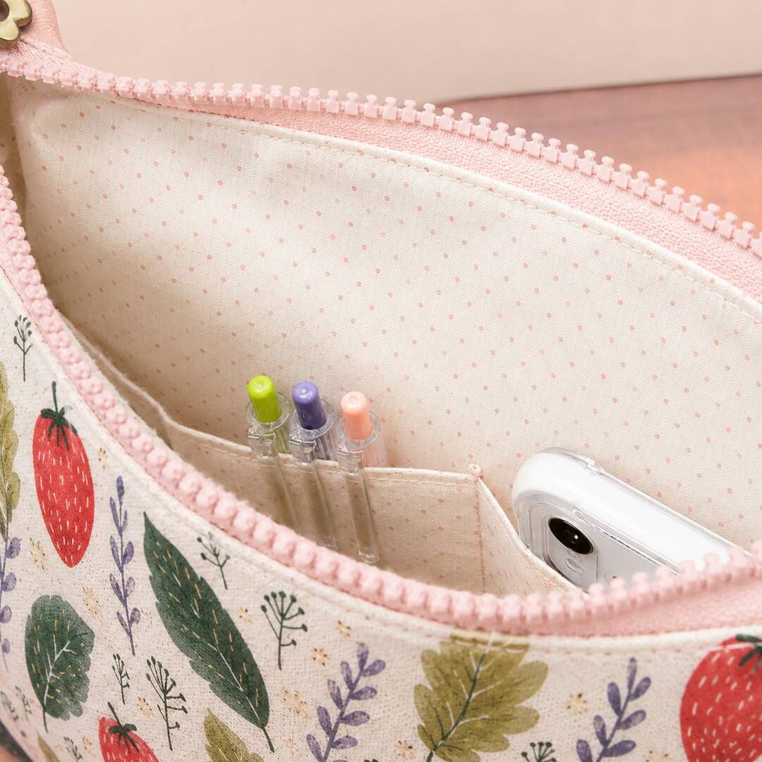 Journey Weaver 2-way bag interior pockets and pen storage