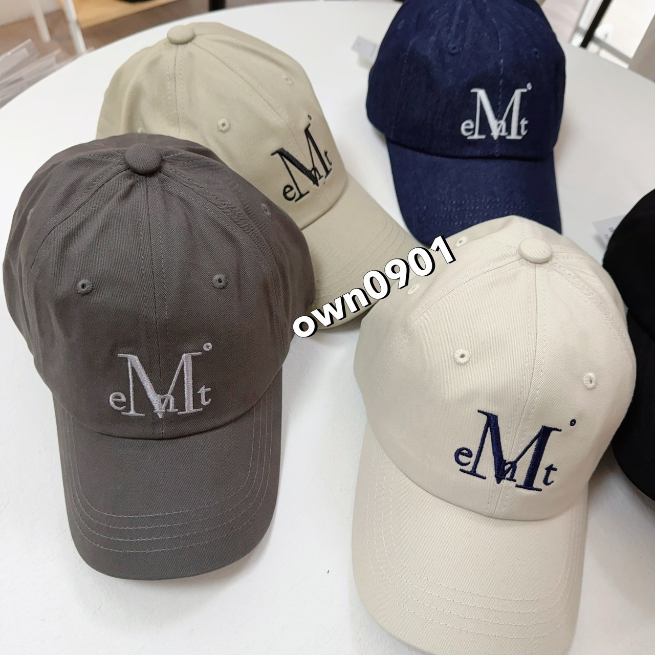 【OWN】MUCENT 休閒 帽子 刺繡 LOGO 老帽 鴨舌帽 棒球帽 單一尺寸 不分男女 牛仔 炭灰 卡其
