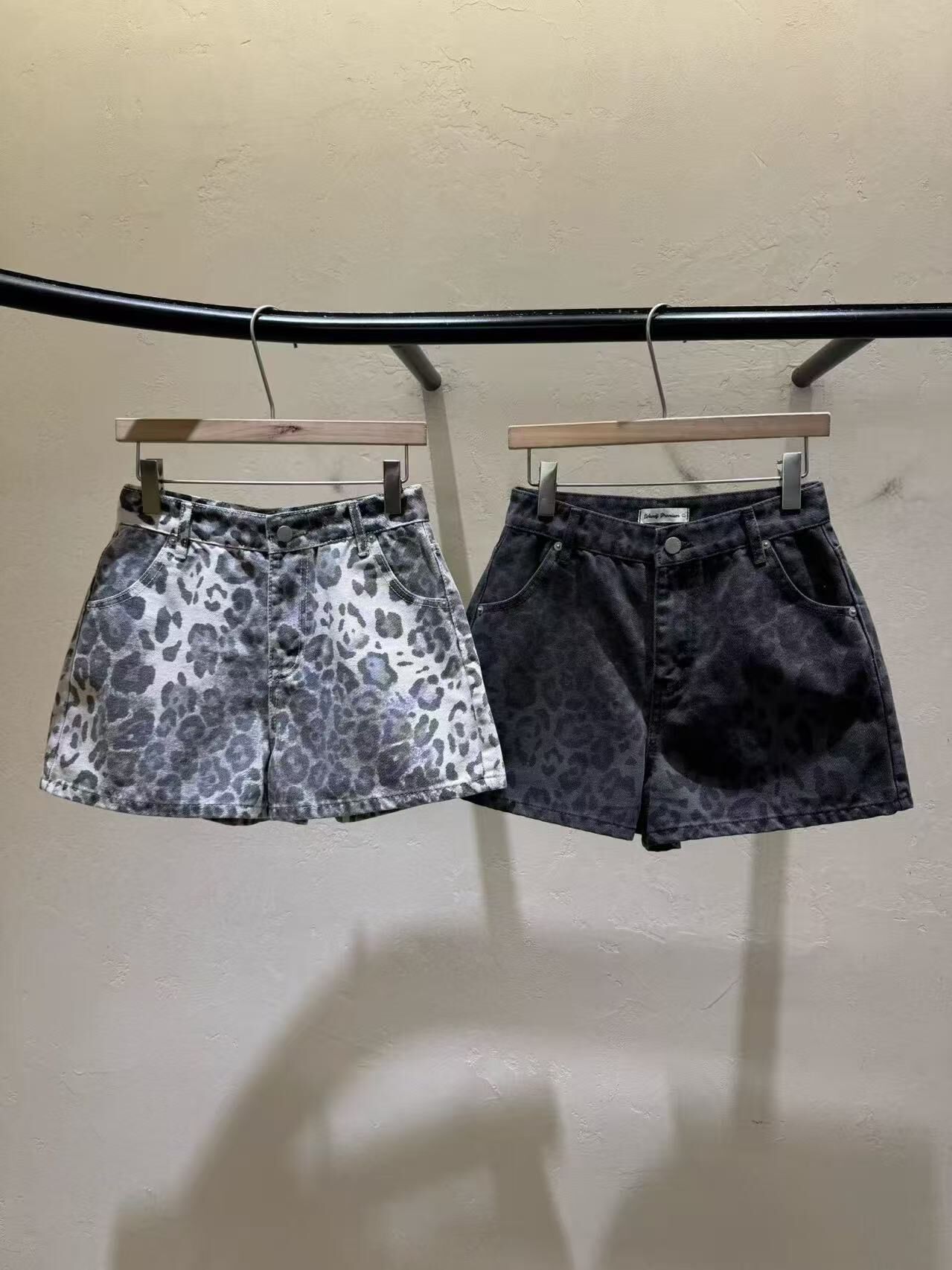 WJ2659 Leopard denim shorts