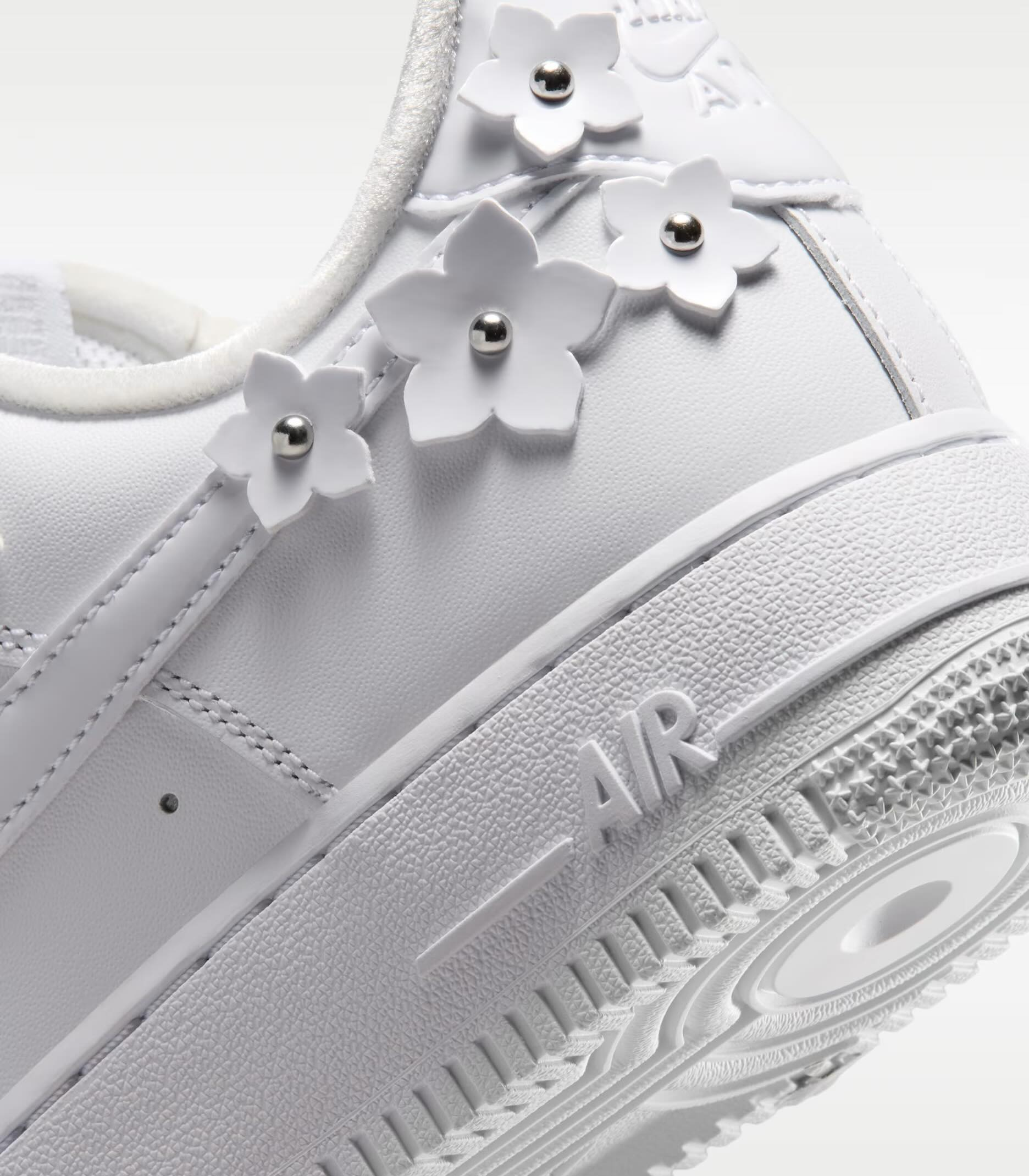NIKE W AIR FORCE 1 ‘07 白 IR8637-100 小花 女鞋