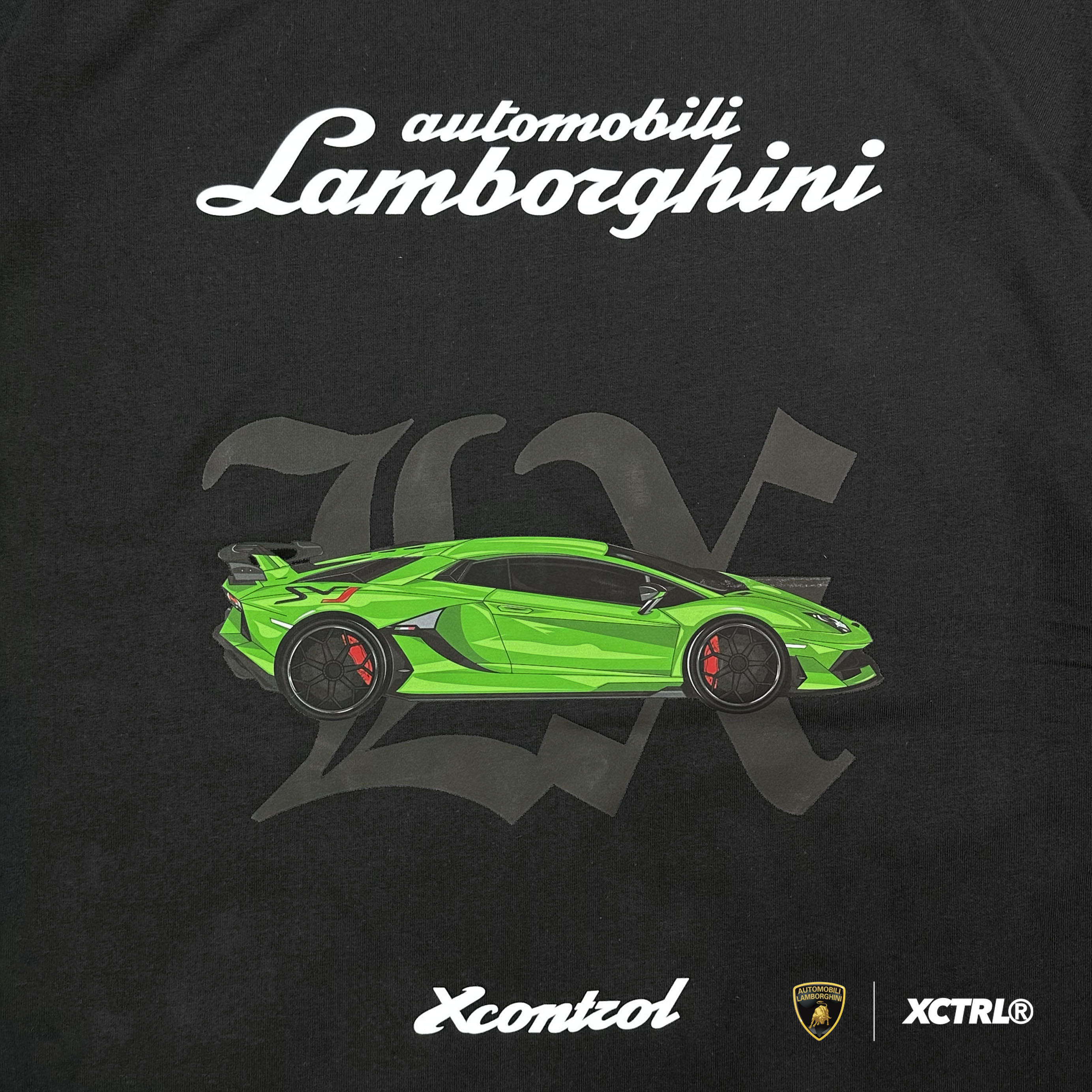 XCTRL®┃Lamborghini 歌德字SVJ寬版短T-黑┃熱燙印 重磅