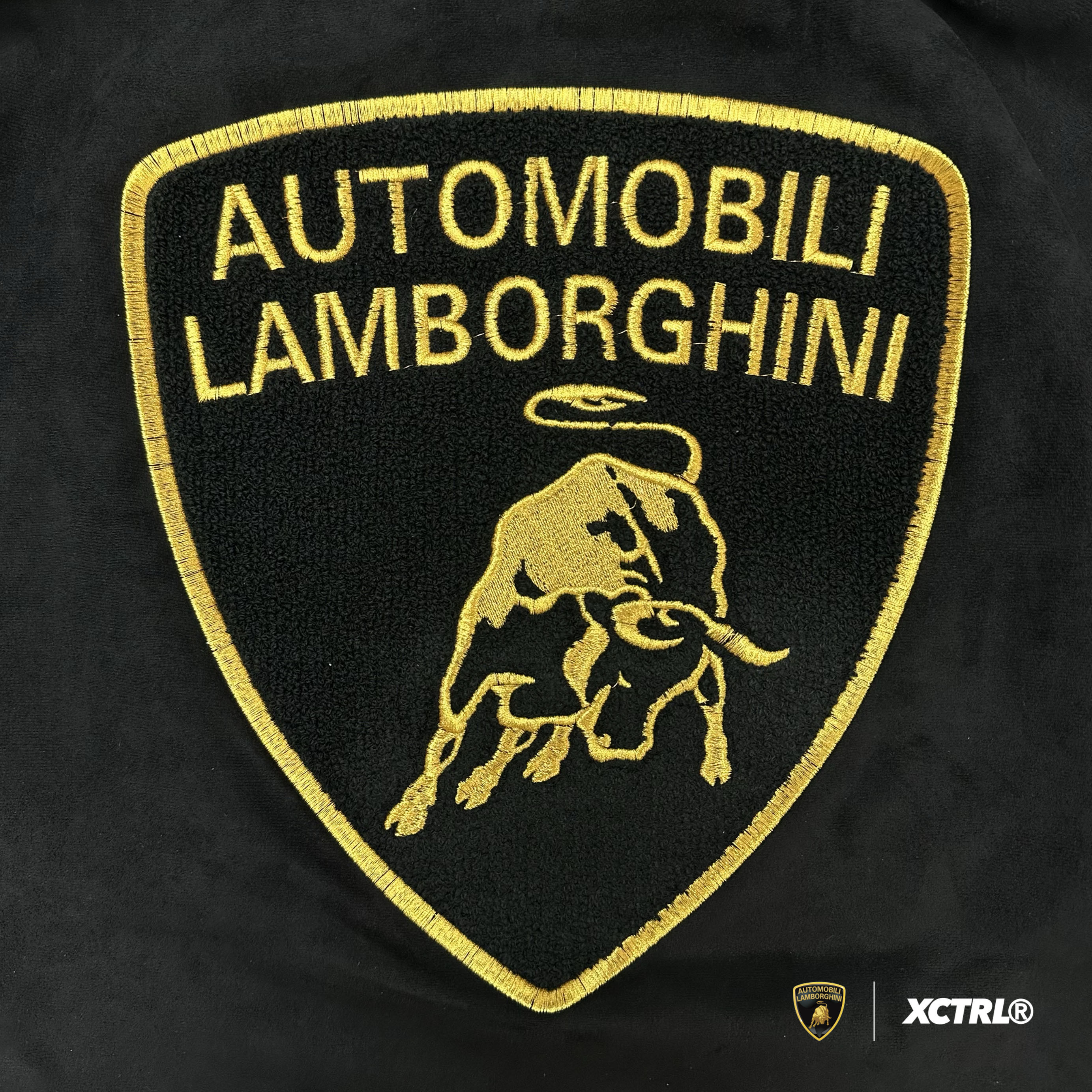 XCTRL®┃Lamborghini 毛巾繡標誌寬版帽T-黑┃麂皮絨 金線繡花設計