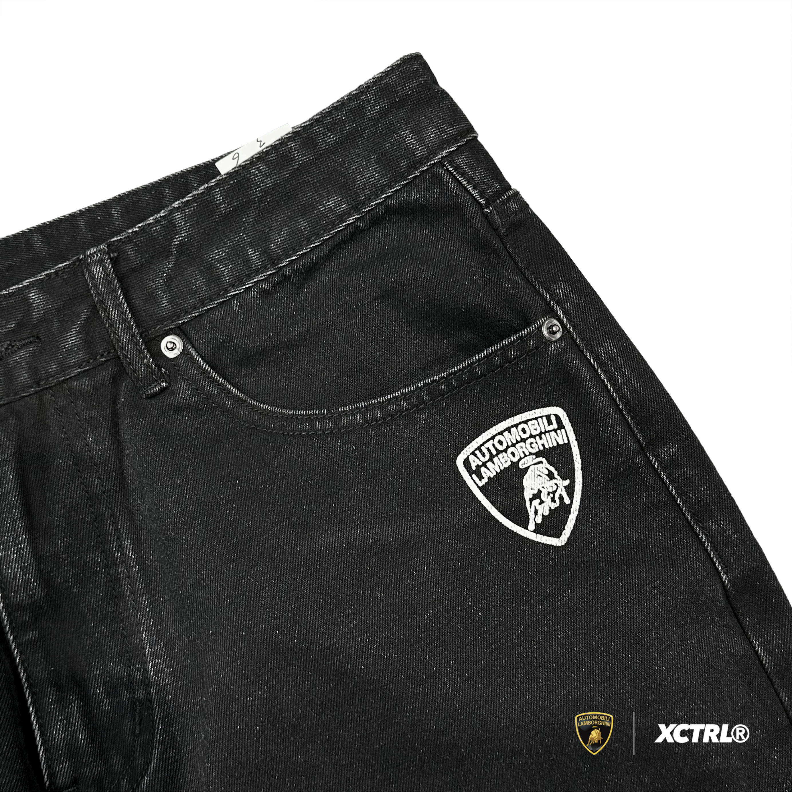 XCTRL®┃Lamborghini 簽名標誌牛仔褲-黑(附贈聯名鑰匙圈)┃硬挺 顯瘦