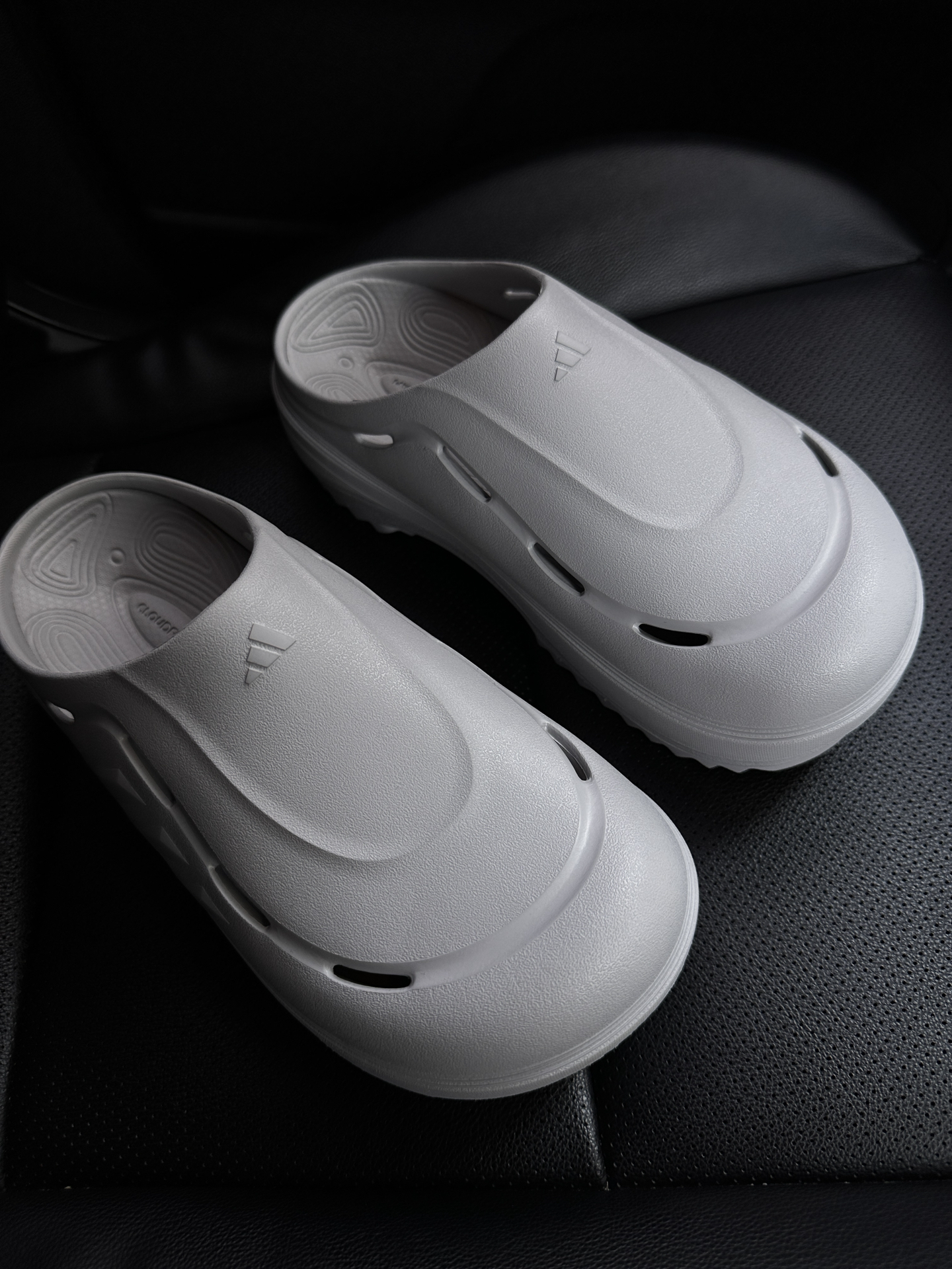 代購-Adidas OZWAVE CLOG 包頭 拖鞋 水泥灰 男女同款 JR6760
