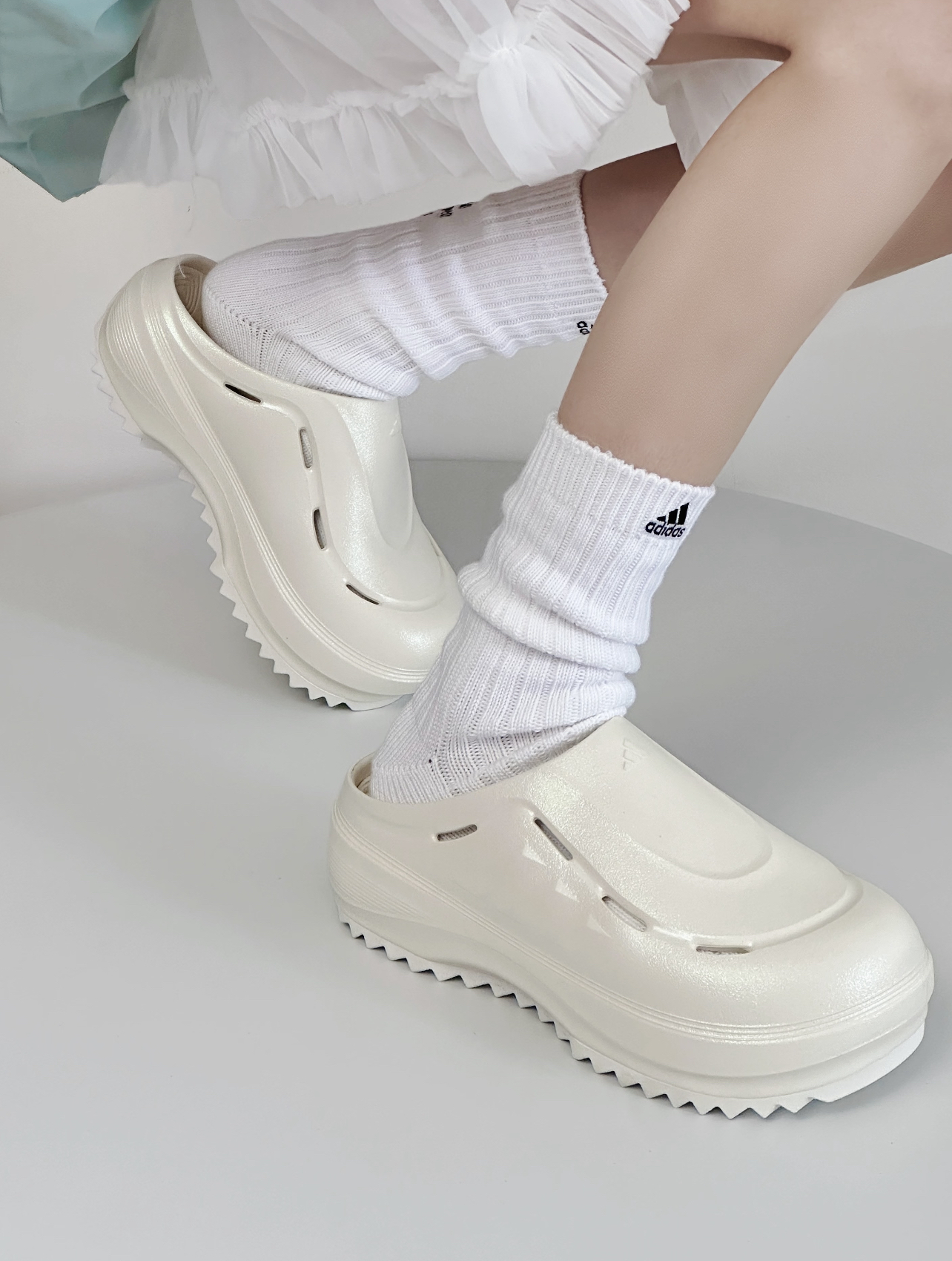 代購-Adidas OZWAVE CLOG 包頭 拖鞋 奶白 男女同款 JR9272