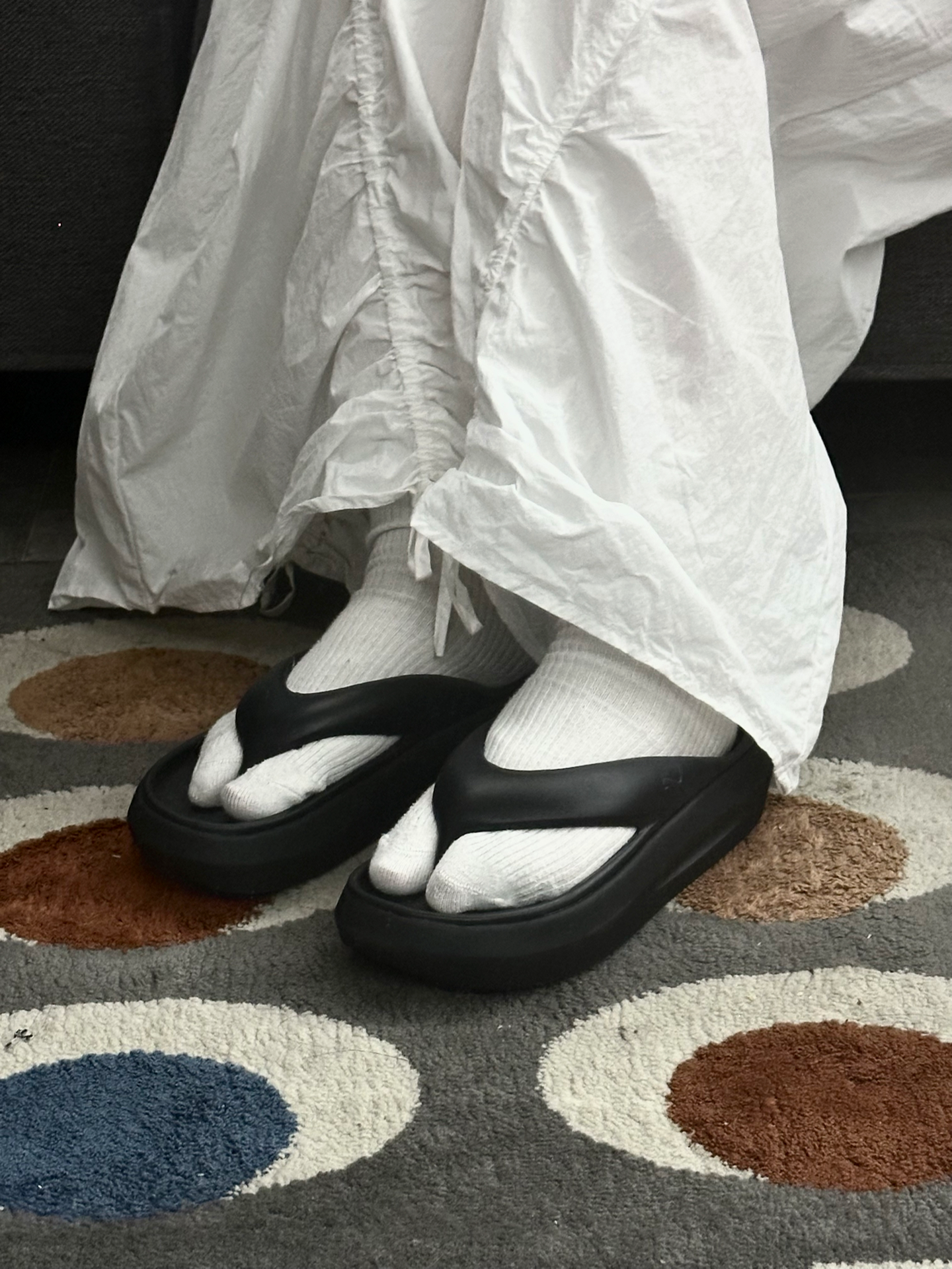 代購-PUMA Flutter 人字拖 拖鞋 黑色400498-01/白色400498-02