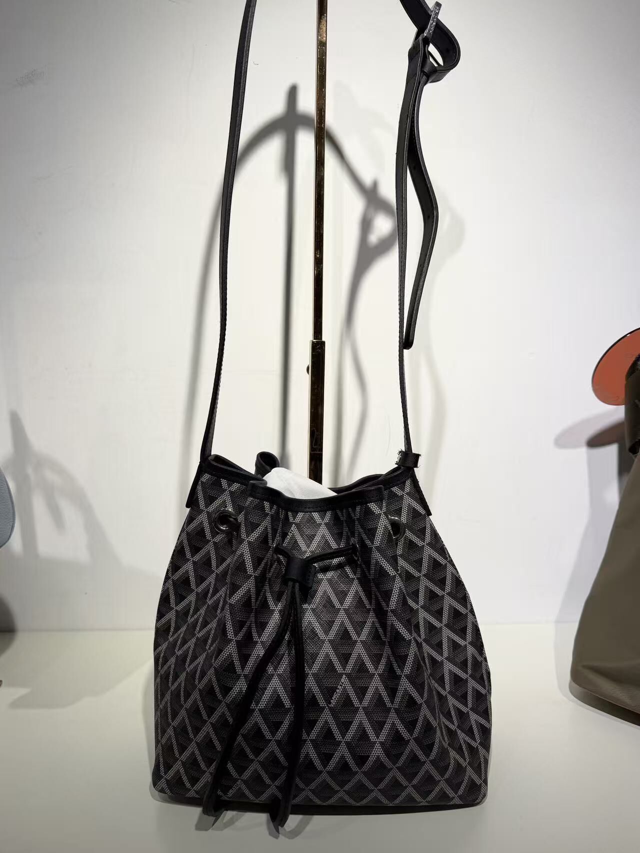 0702LC32-LANCASTER-HANDBAG-Lancaster 巴黎龍卡斯特Ikon 系列單肩水桶包（A32）