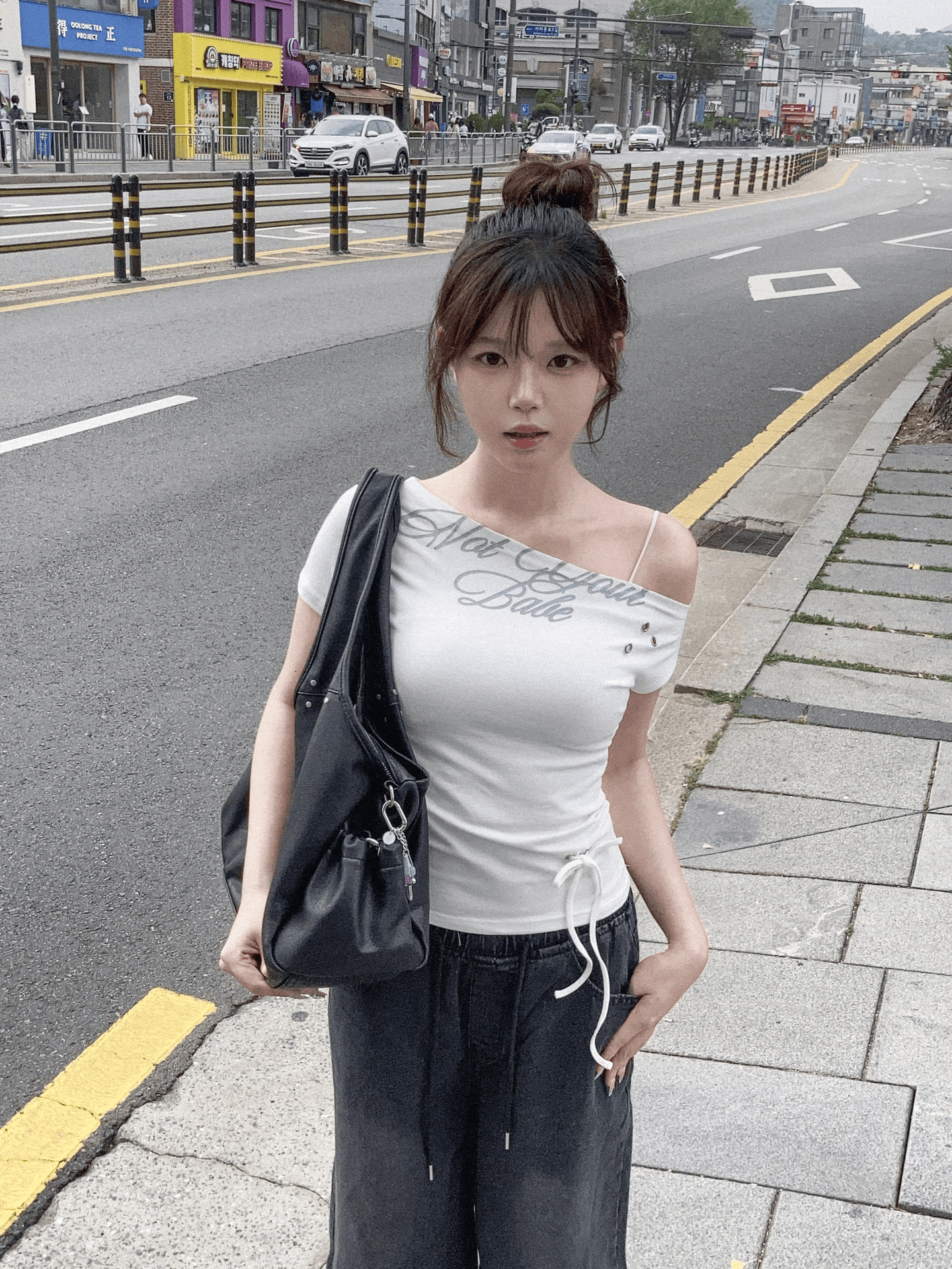 Not Your Babe 鉚釘綁帶斜肩上衣〈🇰🇷DAY 1〉