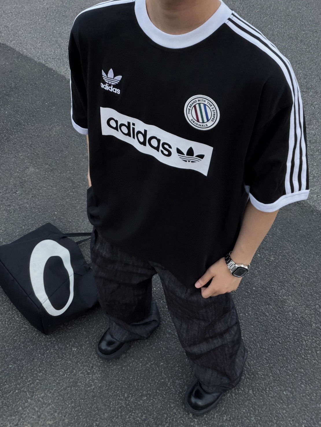 <國外限定>ADIDAS Originals 足球風 三線 黑色 短袖 短T 球衣 KC2603
