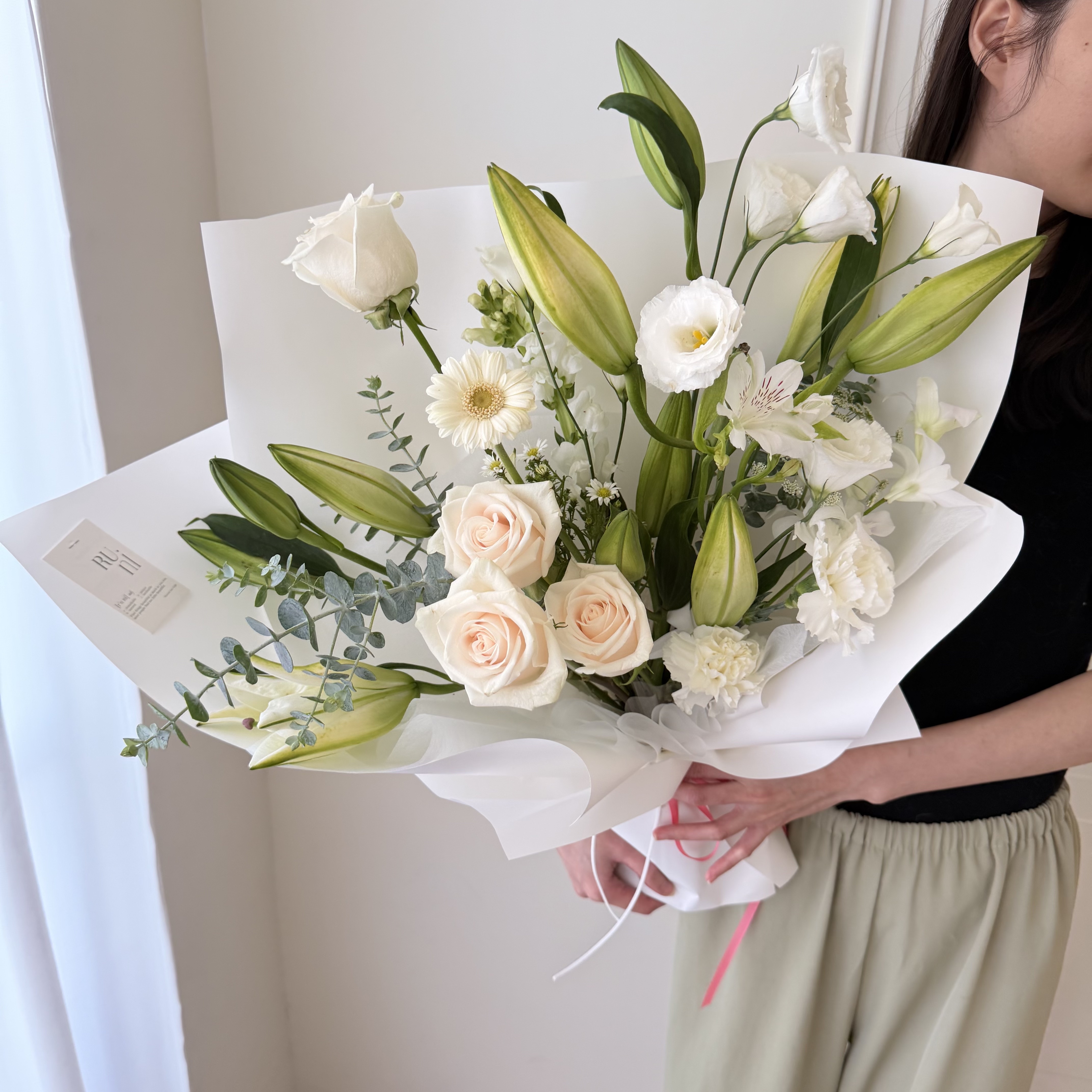 森林晨芒 -白綠色系優雅百合綜合鮮花花束