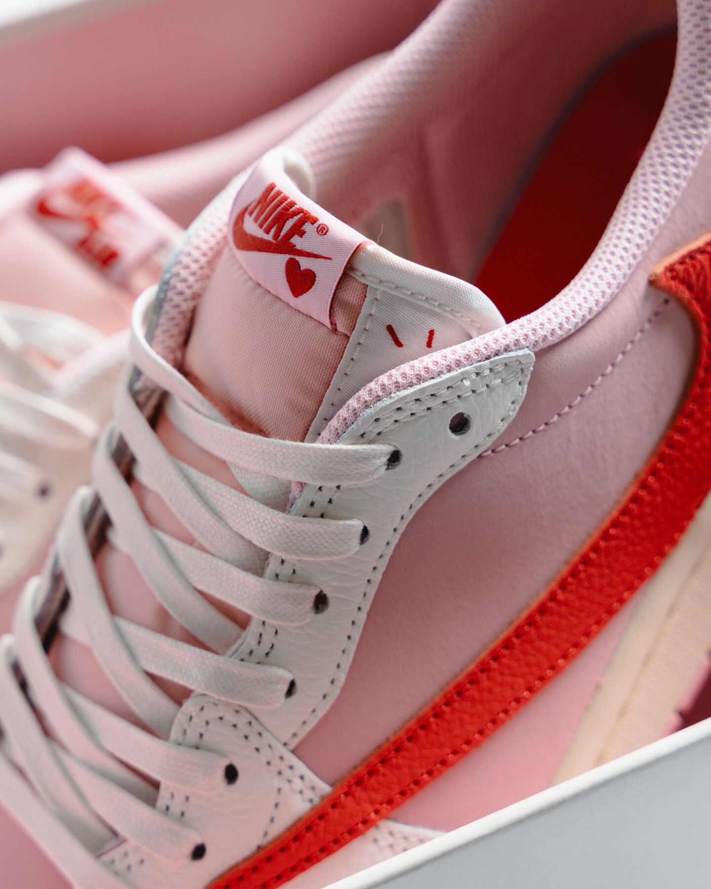 粉色倒鉤 Travis Scott x Jordan AJ1 Low IQ7604-101