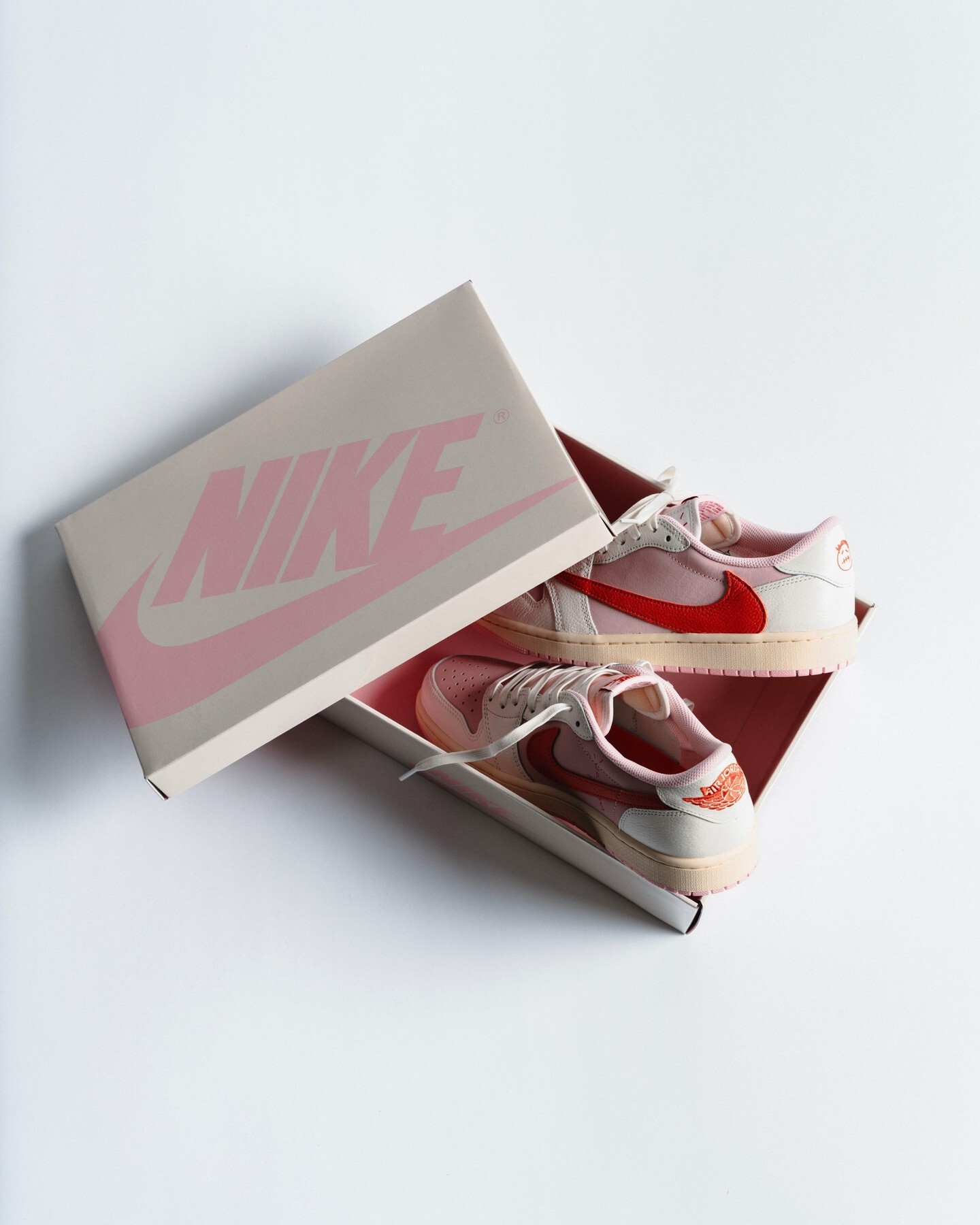 粉色倒鉤 Travis Scott x Jordan AJ1 Low IQ7604-101