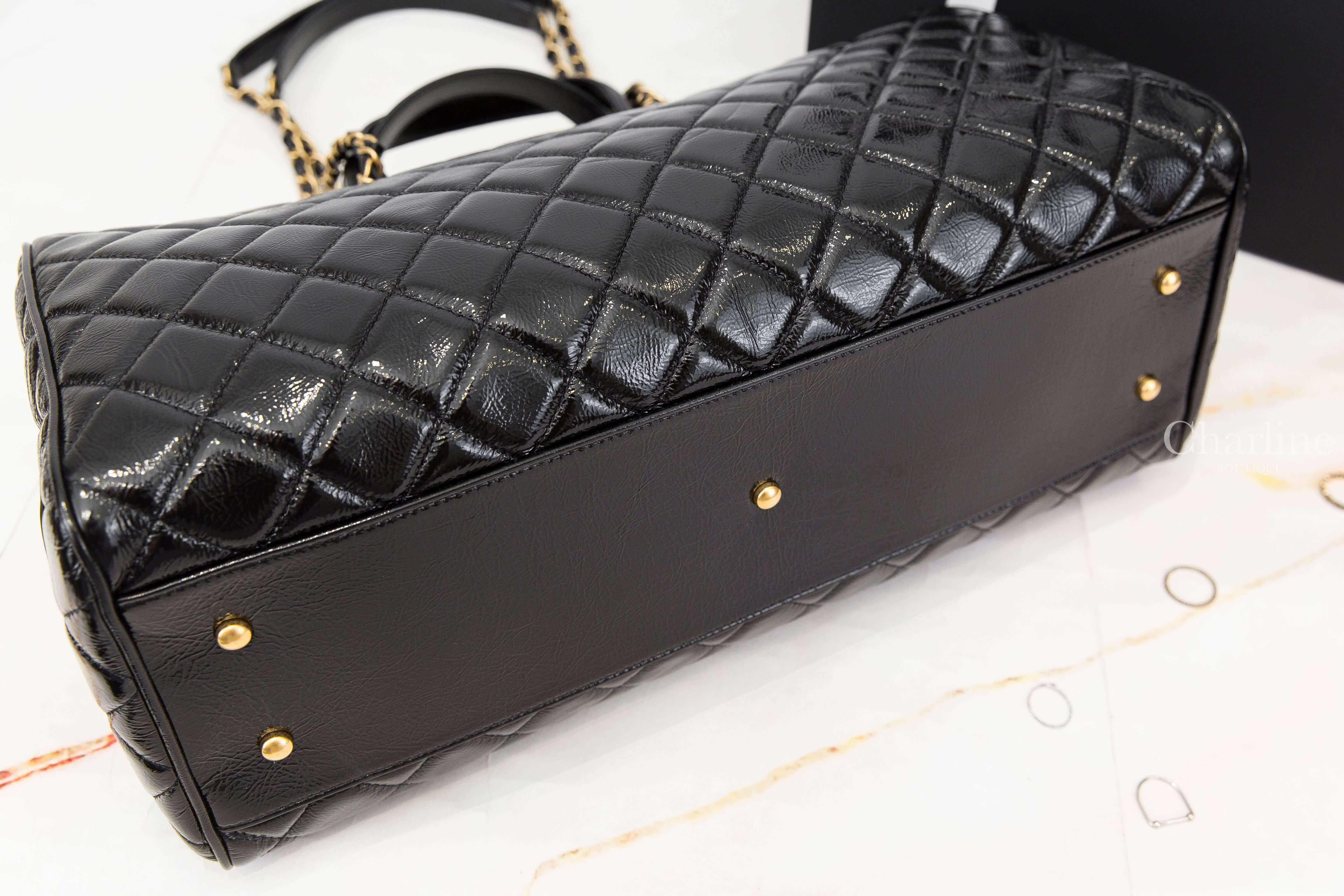 Chanel Maxi Bowling Bag 黑色金CC金鍊特大型油蠟小牛皮菱格紋手提肩背包-Charline Boutique 精品代購