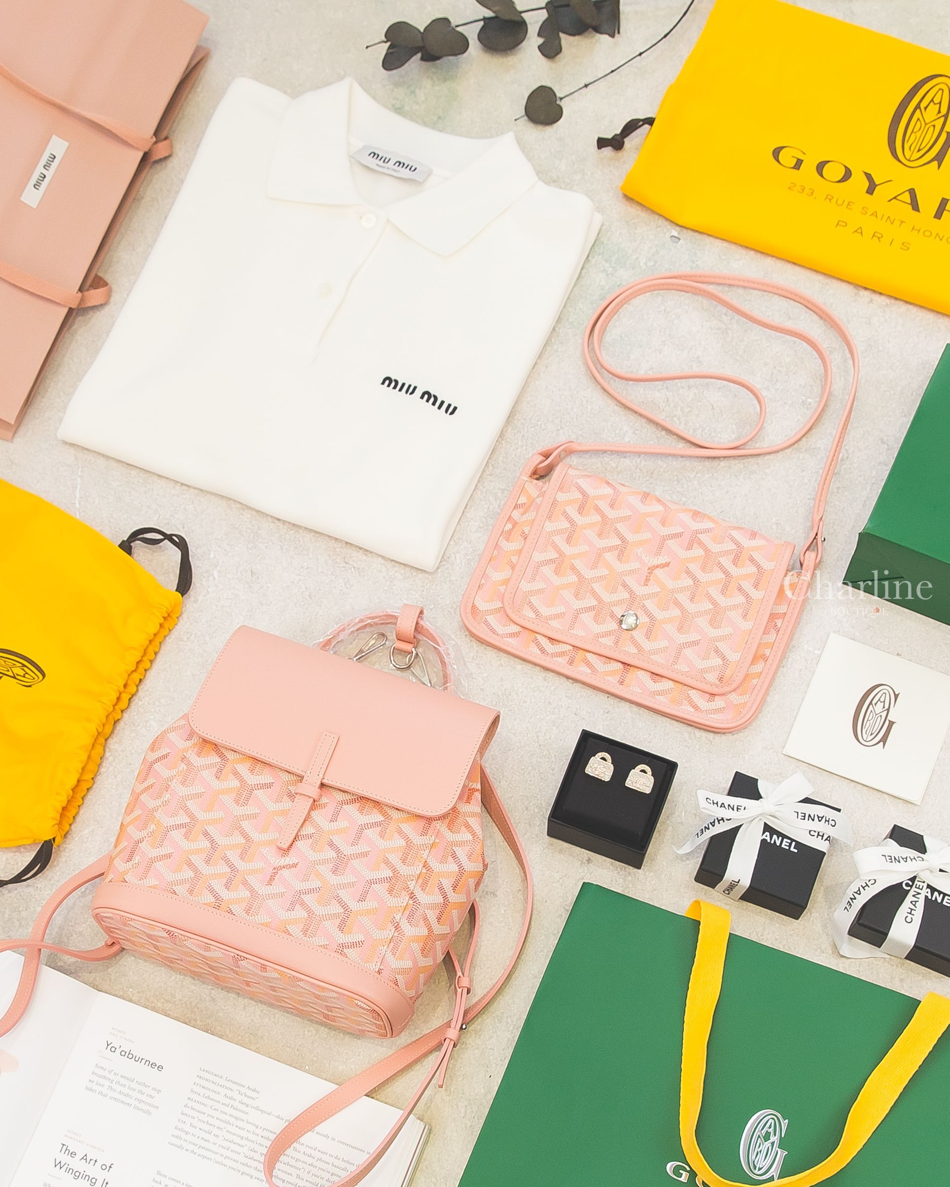 Goyard Alpin 腮紅粉帆布牛皮迷你後背包,Goyard Plumet 腮紅粉帆布牛皮肩背包,Miu Miu 白底黑色刺繡字母Polo領短袖上衣,Chanel 粉色水鑽CC白色手提包包耳環-Charline Boutique 精品代購