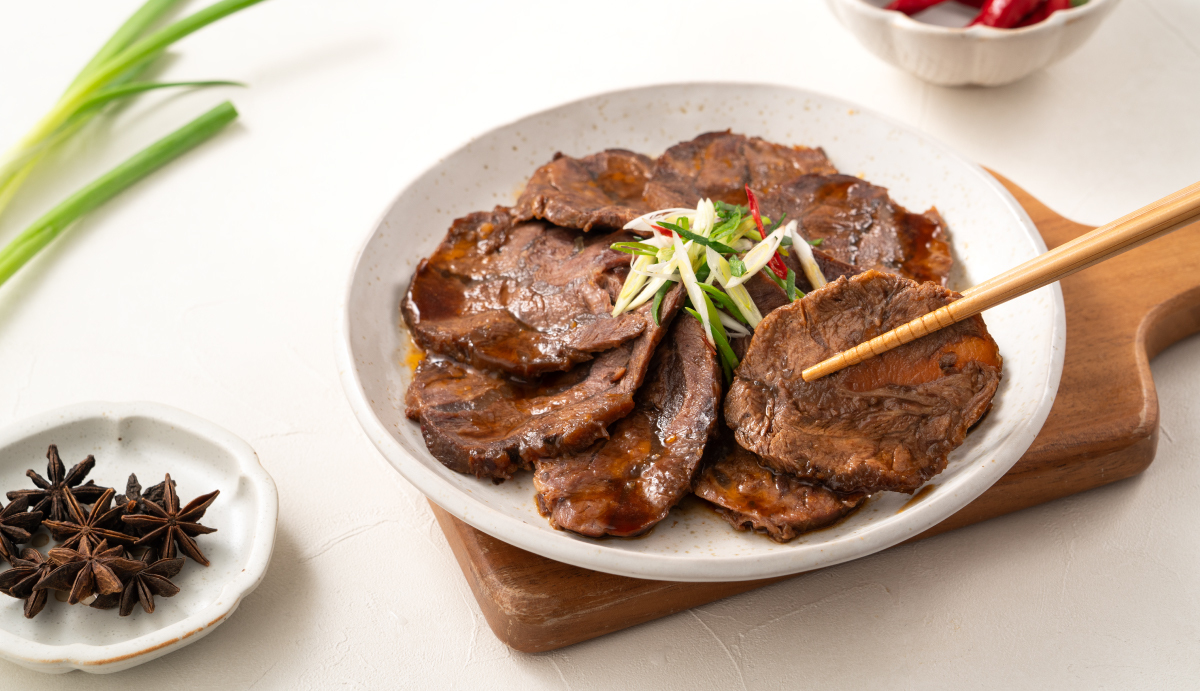滷牛腱冷盤切片筋肉相間