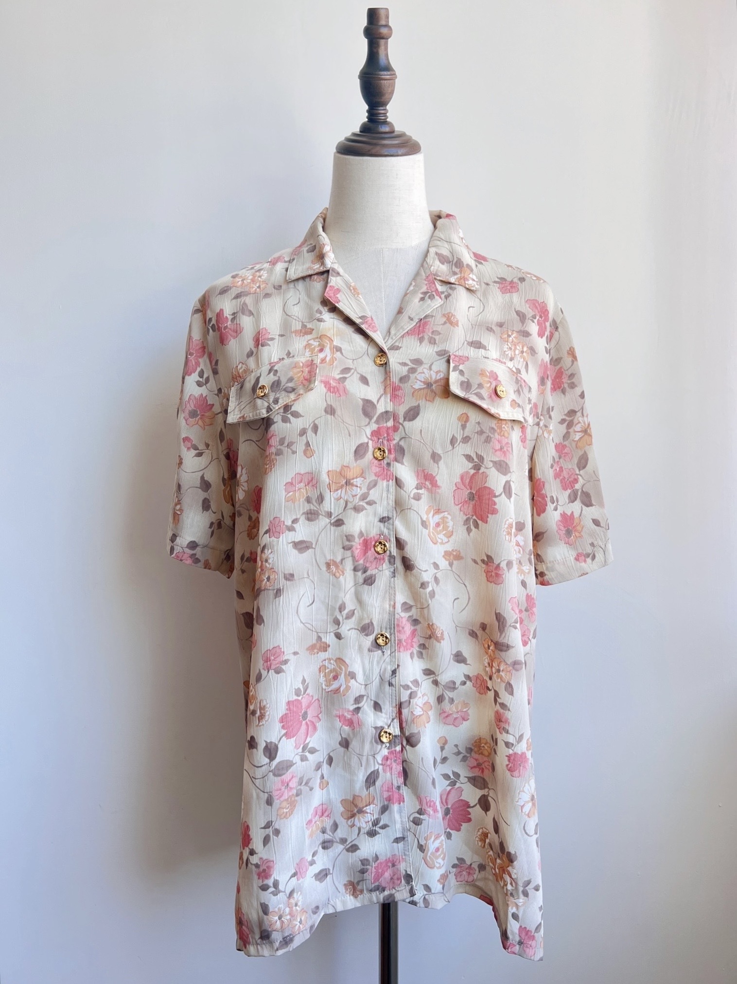 Made in Taiwan Textured Floral Short-sleeved Vintage Top