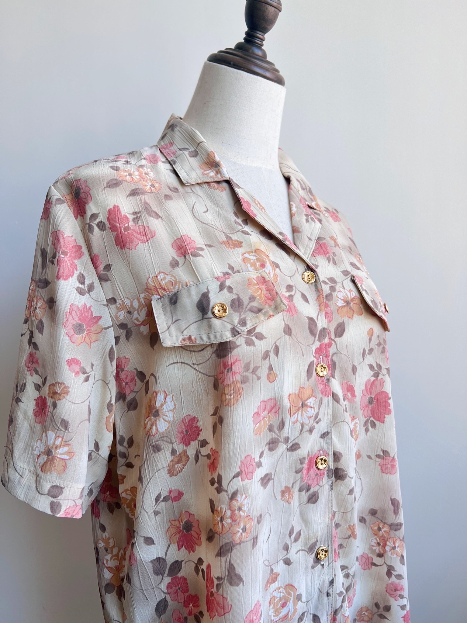 Made in Taiwan Textured Floral Short-sleeved Vintage Top